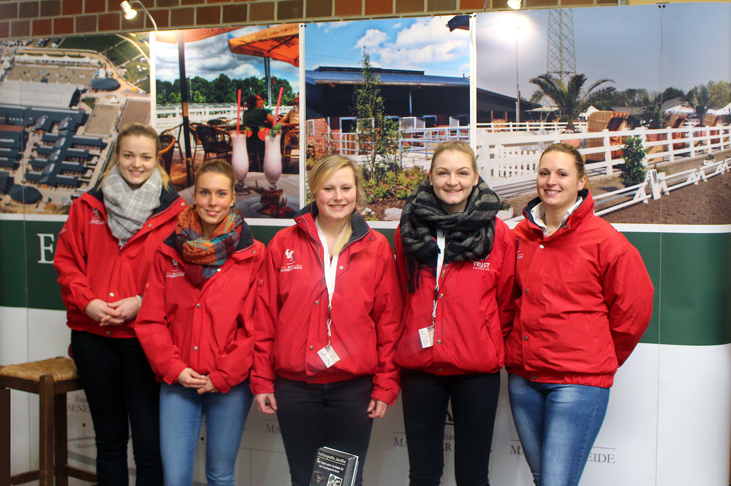 Herzlich willkommen hier am Info-Stand in der großen Eventhalle zur Hengstschau 2017