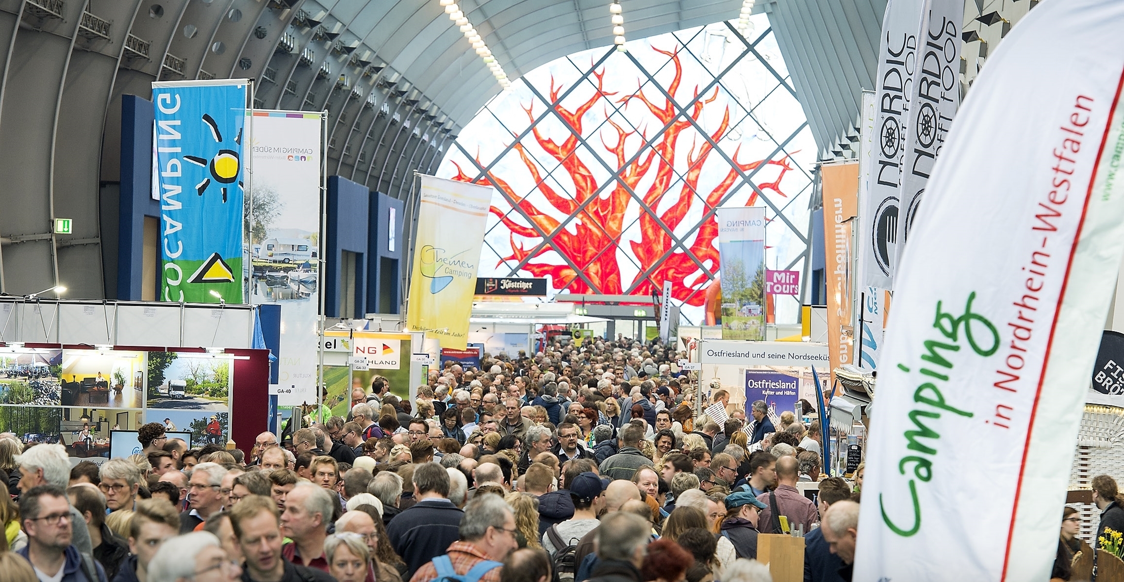 Volle Messehallen in Essen