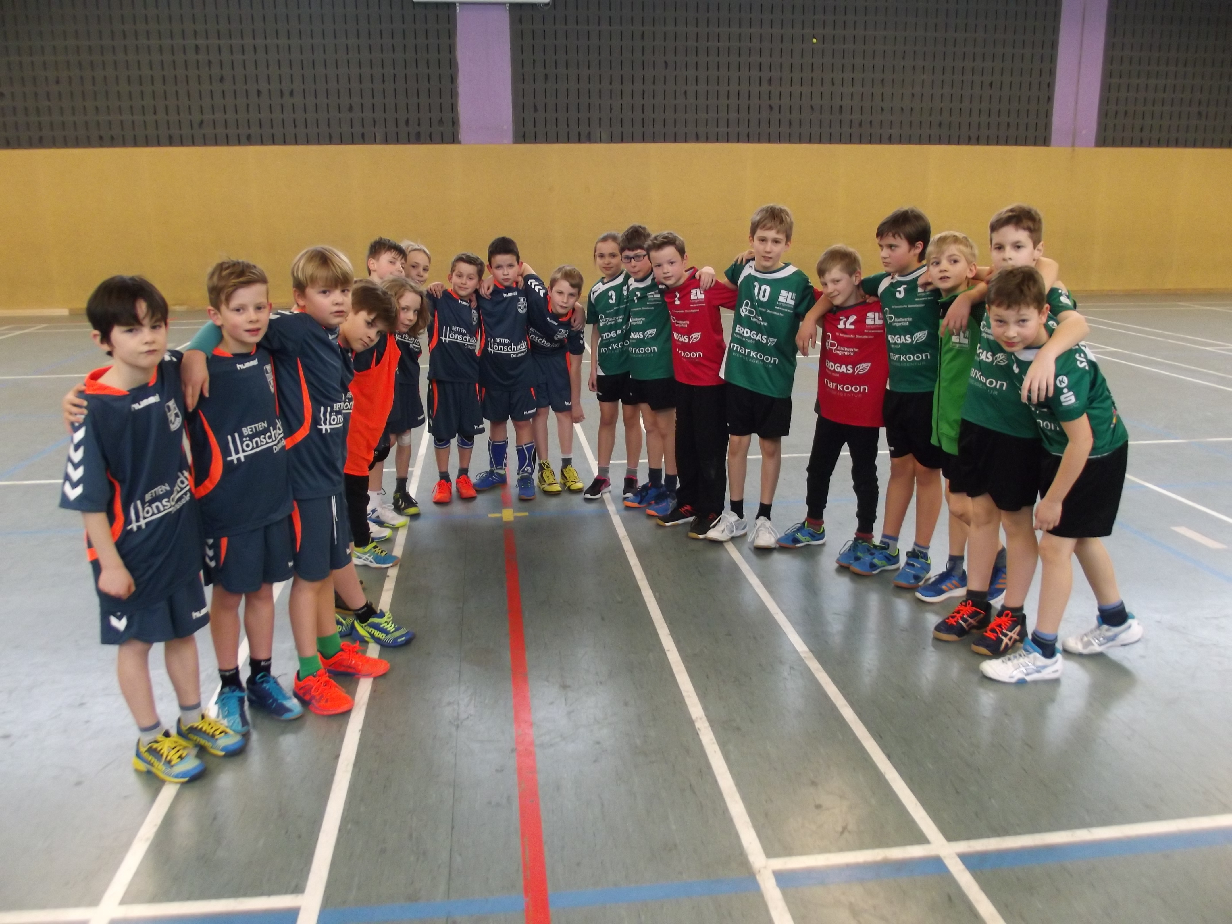 Begrüßung vor gut besuchter Halle