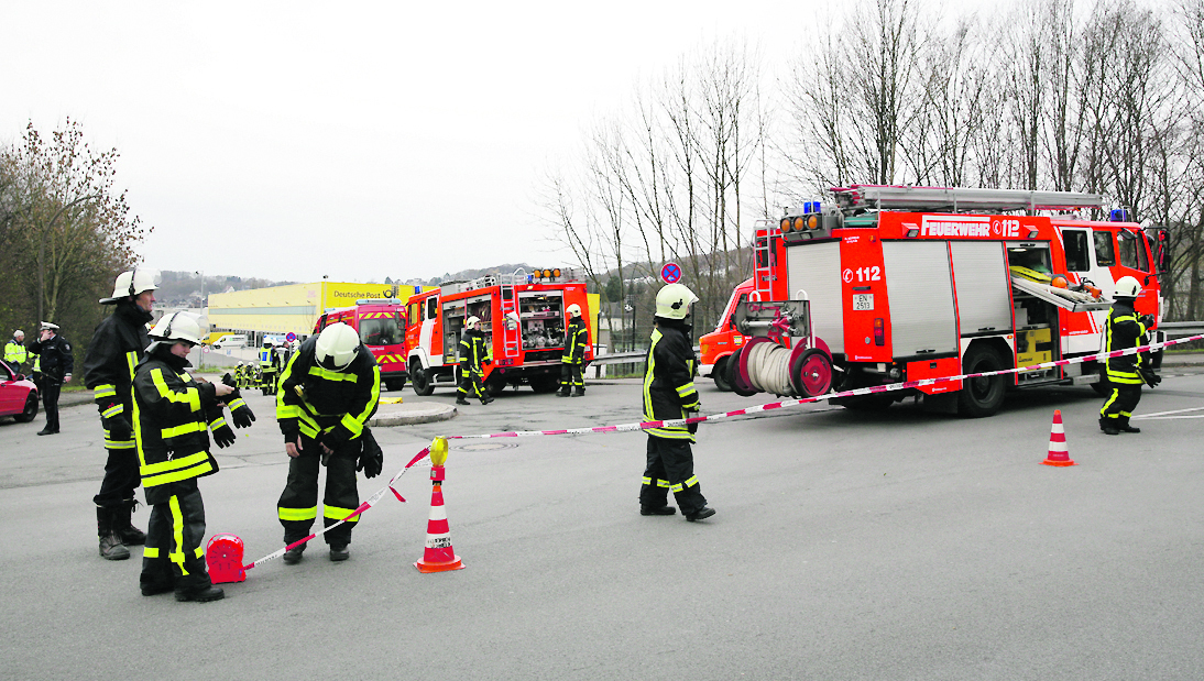 Die Feuerwehr Schwelm war mit einem Großaufgebot vor Ort. Ähnlich, wie hier zu sehen, bei einem älteren Einsatz.