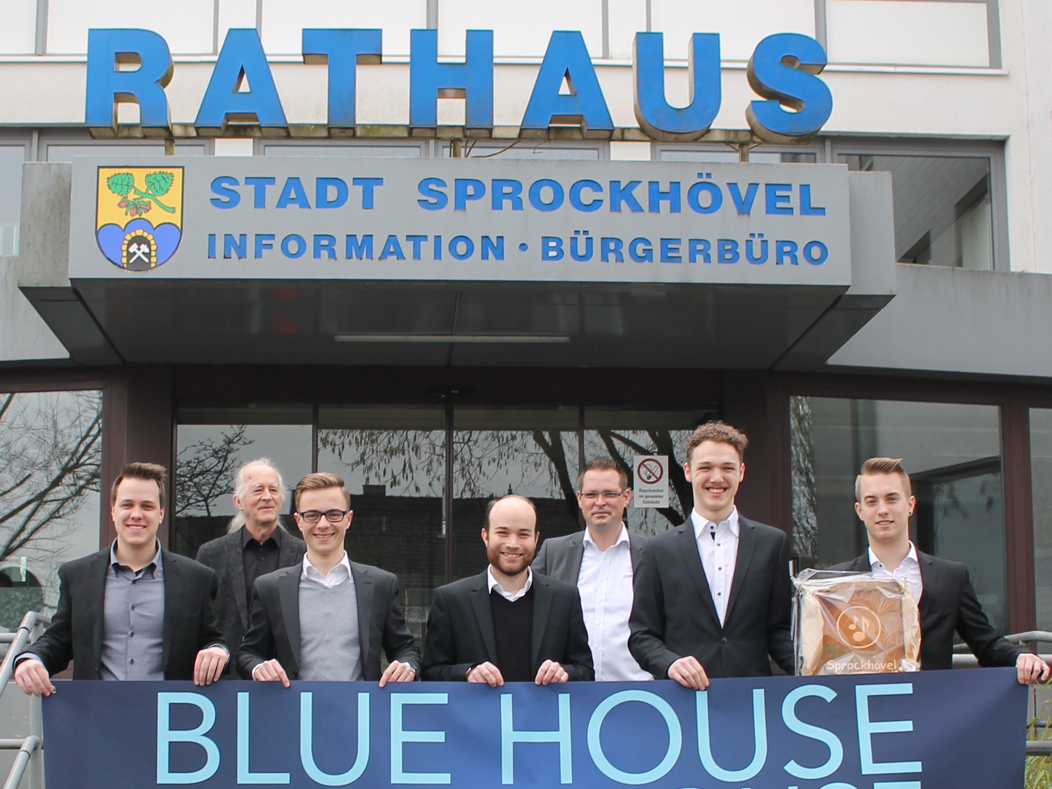 Die Mitglieder von "Blue House" wurden ins Rathaus eingeladen.