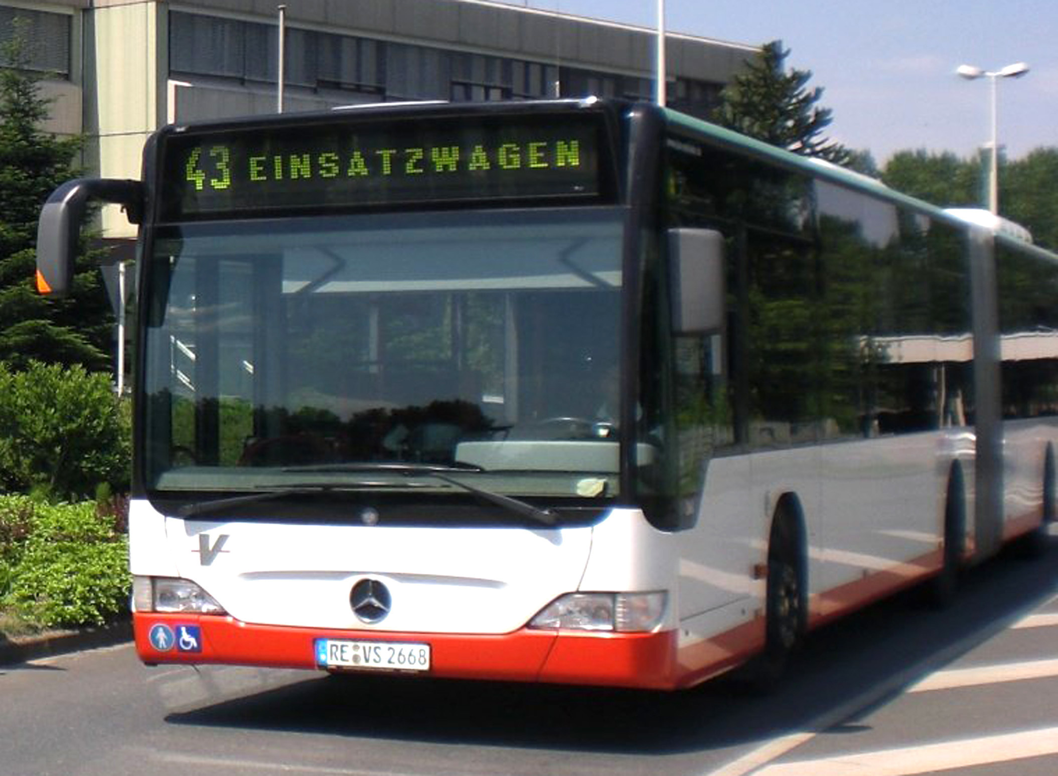 Am Rosenmontag ändern sich auch einige Busfahrpläne. (Symboldbild)