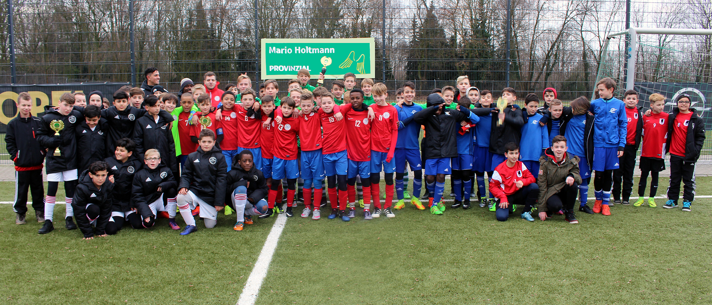 Gruppenfoto aller Teilnehmer der U 12 nach der Siegerehrung