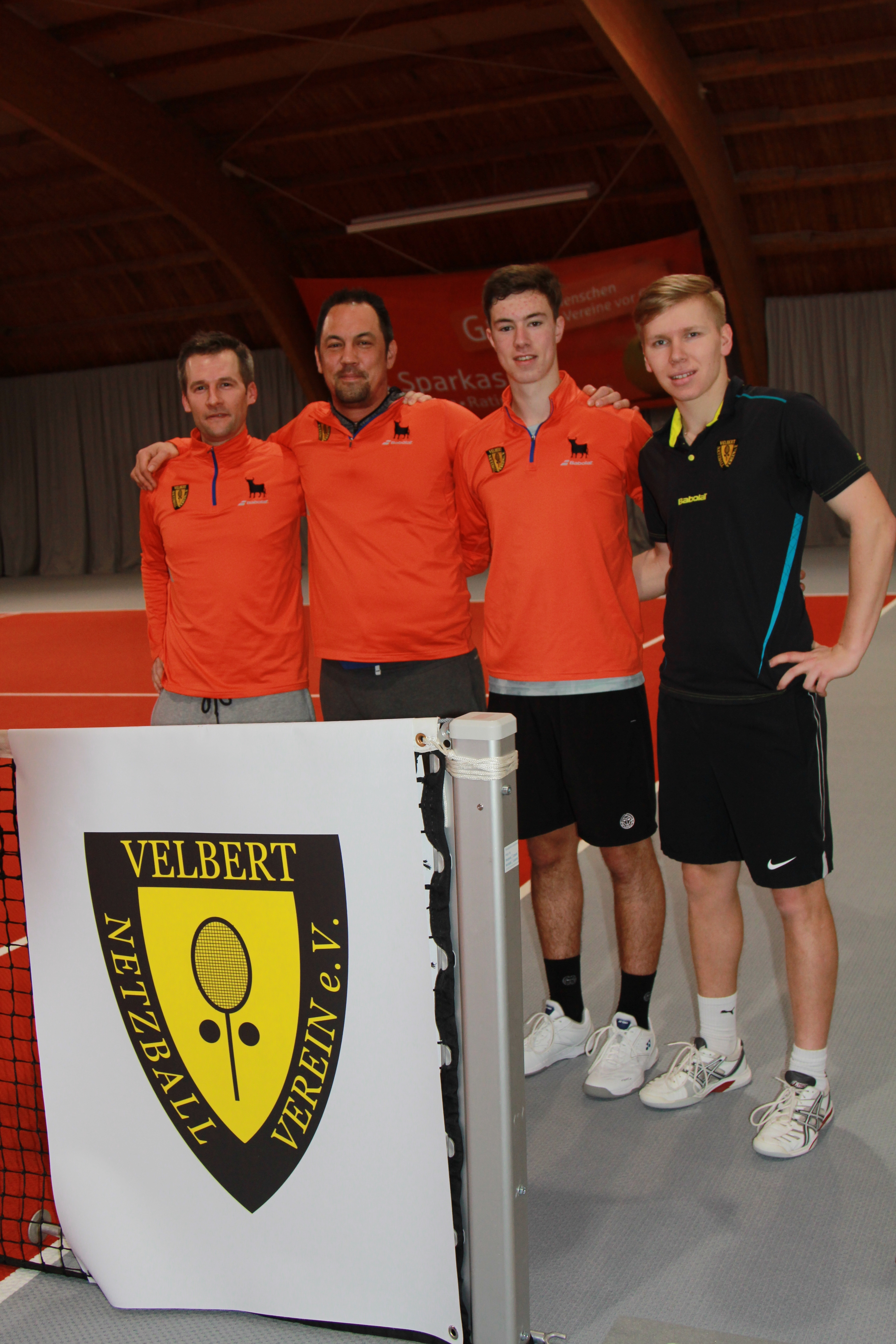Mit einer makellosen Saison haben sich die ersten NBV-Herren den Bezirksmeister-Titel und damit den Aufstieg in die zweite Verbandsliga erspielt. Von links nach rechts: Oliver Bodenröder, Mark Joachim, Tom Tillger und Fyn Franke.