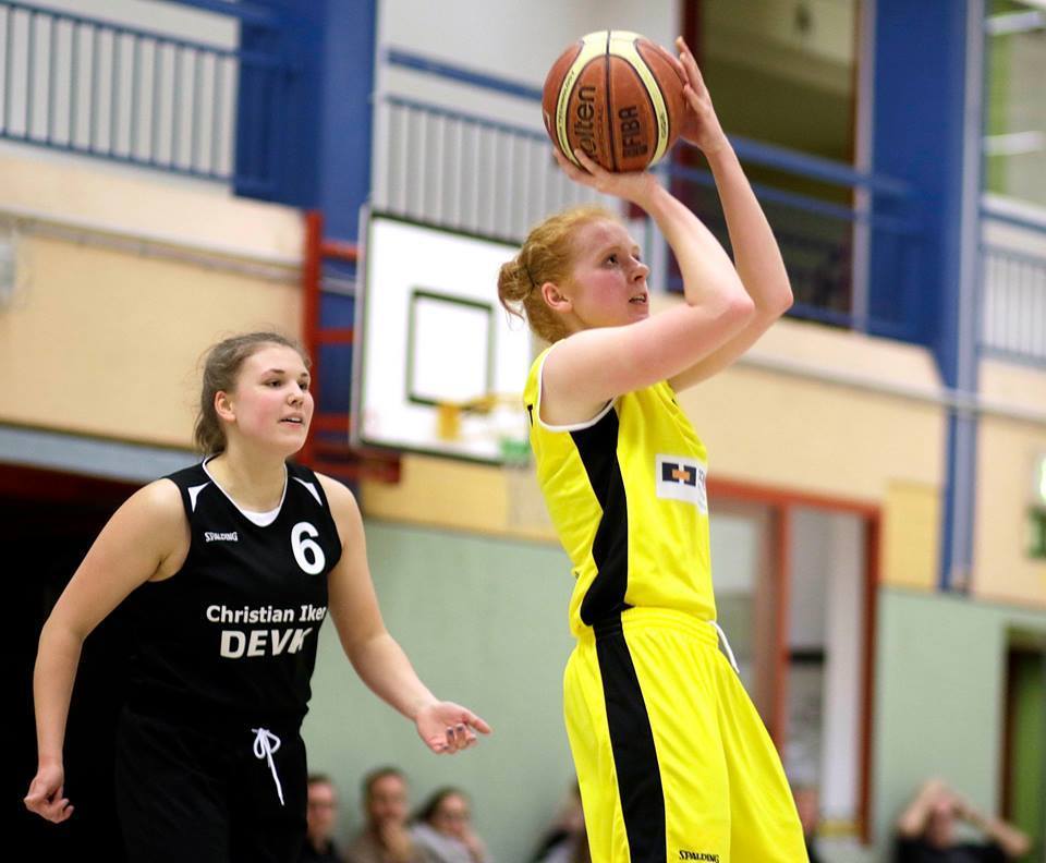 Anna-Lena Schmidt machte dem RBH Trainer-Duo Michael Hader und Ralf Hagemeyer in der Partie gegen CB Recklinghausen II mächtig Spaß. Die Defensiv-Expertin belohnte sich endlich einmal auch im Angriff für ihr couragiertes Spiel und steuerte 12 Punkte zum 77:67 Erfolg ihres Teams bei.