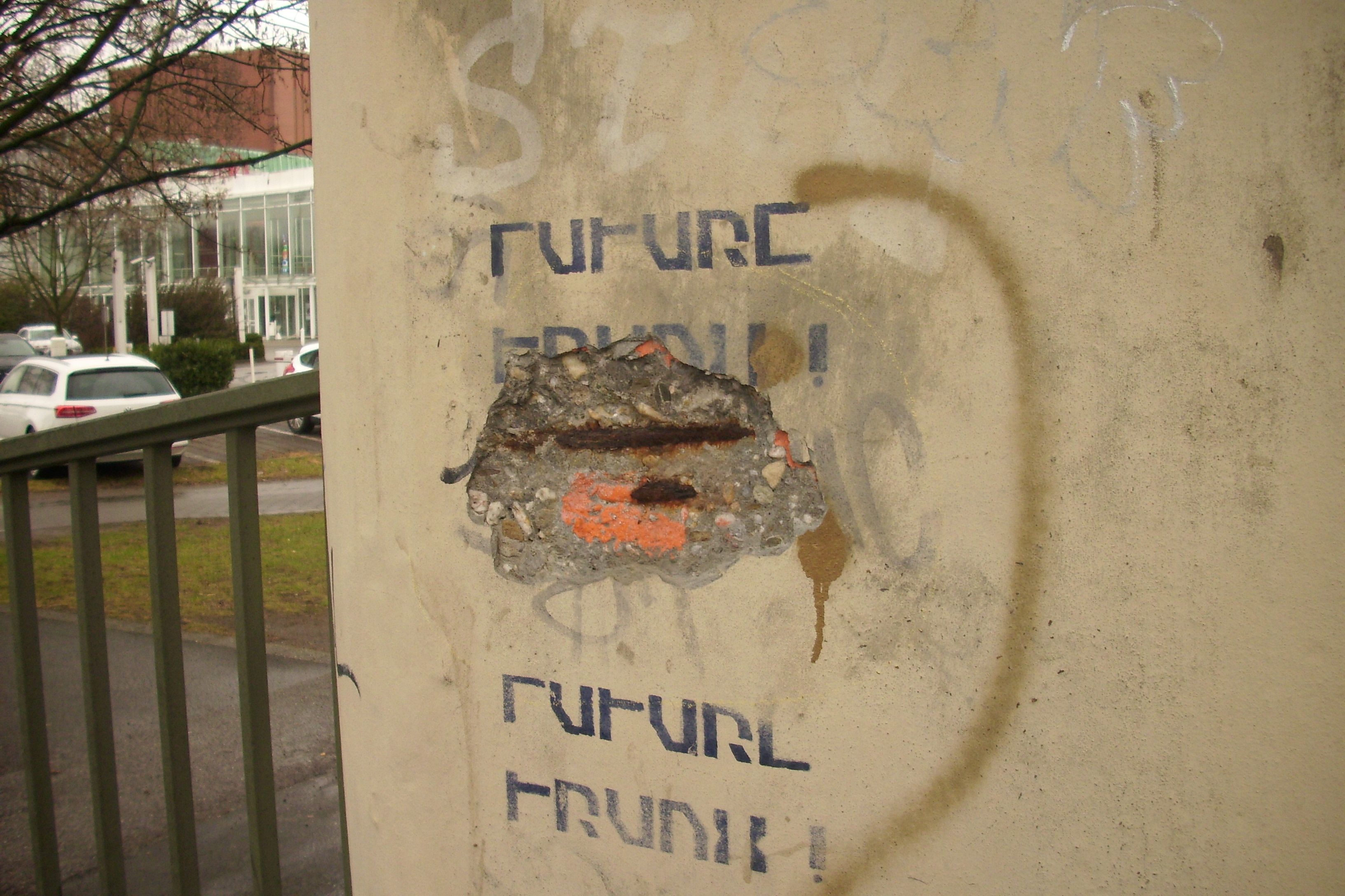 Aufgeschlagen und nicht wieder verputzt