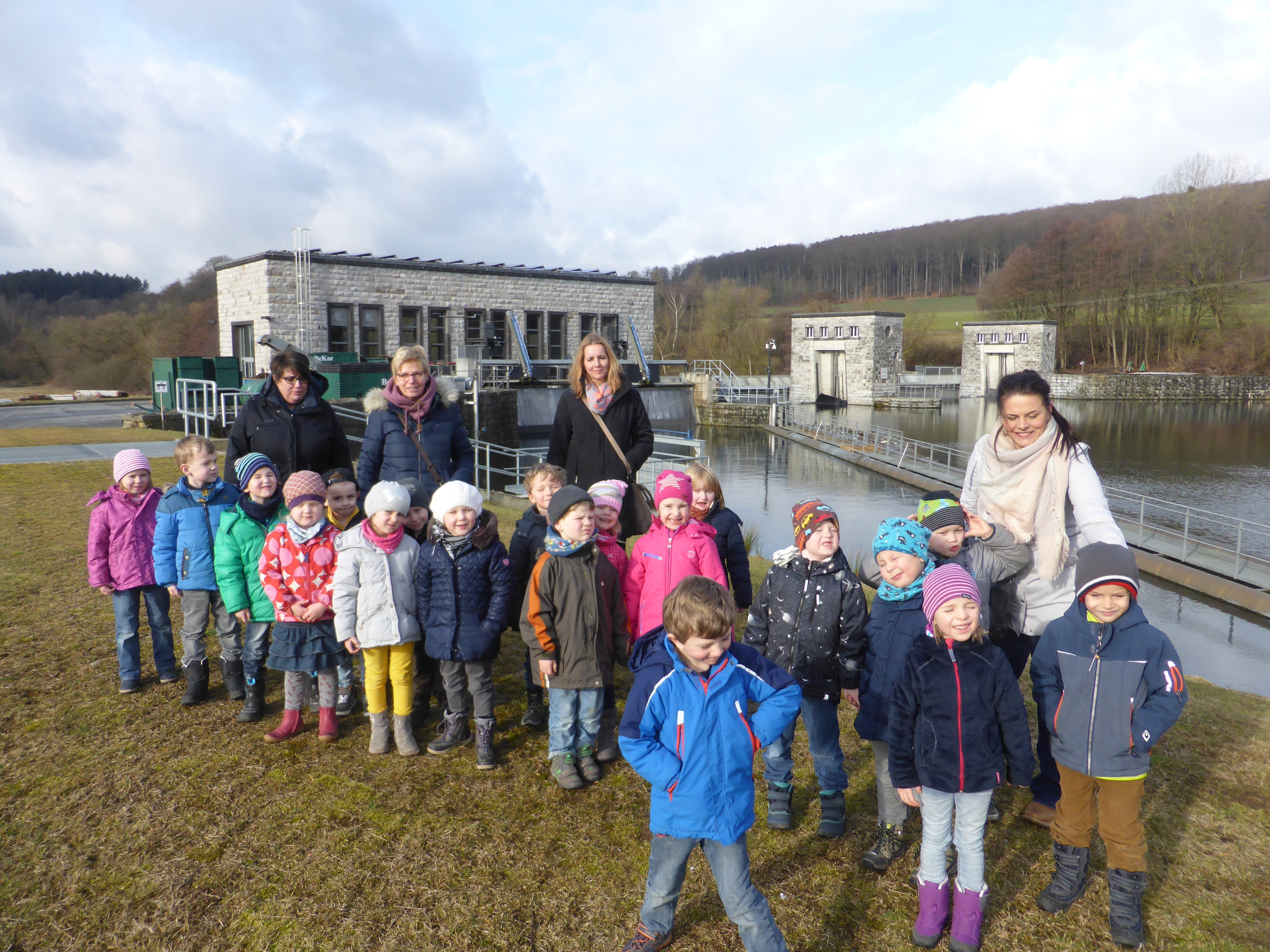 Vorschulkindern besuchen Wasserwerk
