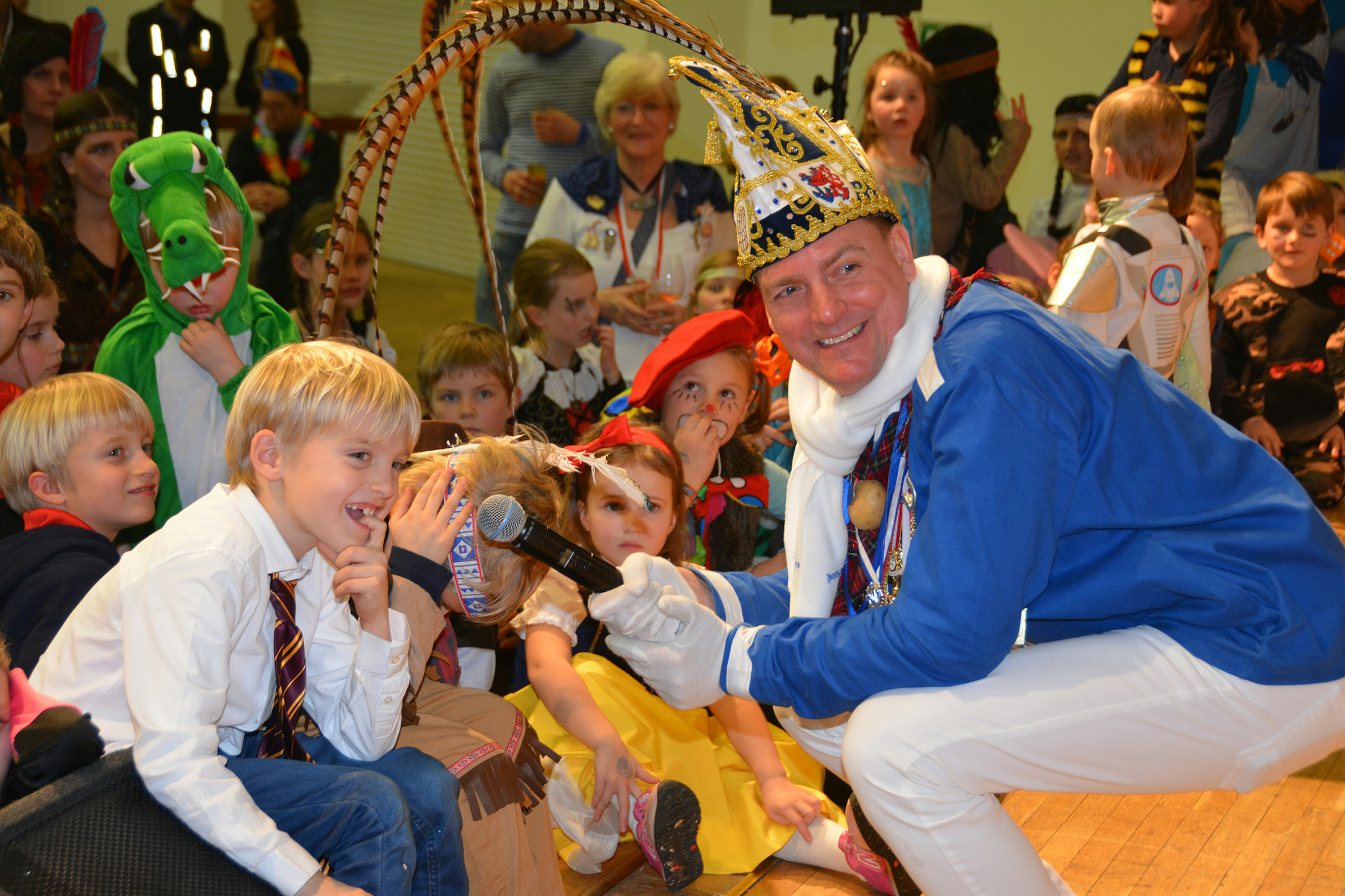 Niels Maisch mit Kindern