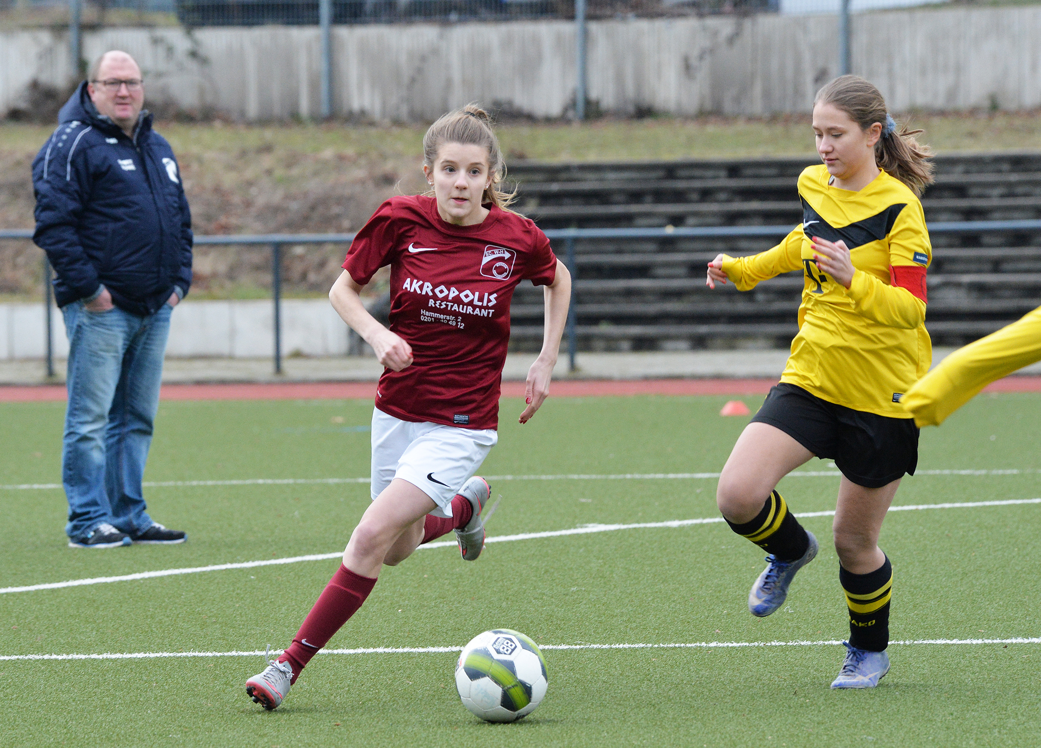 Trainer Markus Graf sah seine U17 lauf- und kampfstark, hier Emily Stockter.
Foto: Bangert