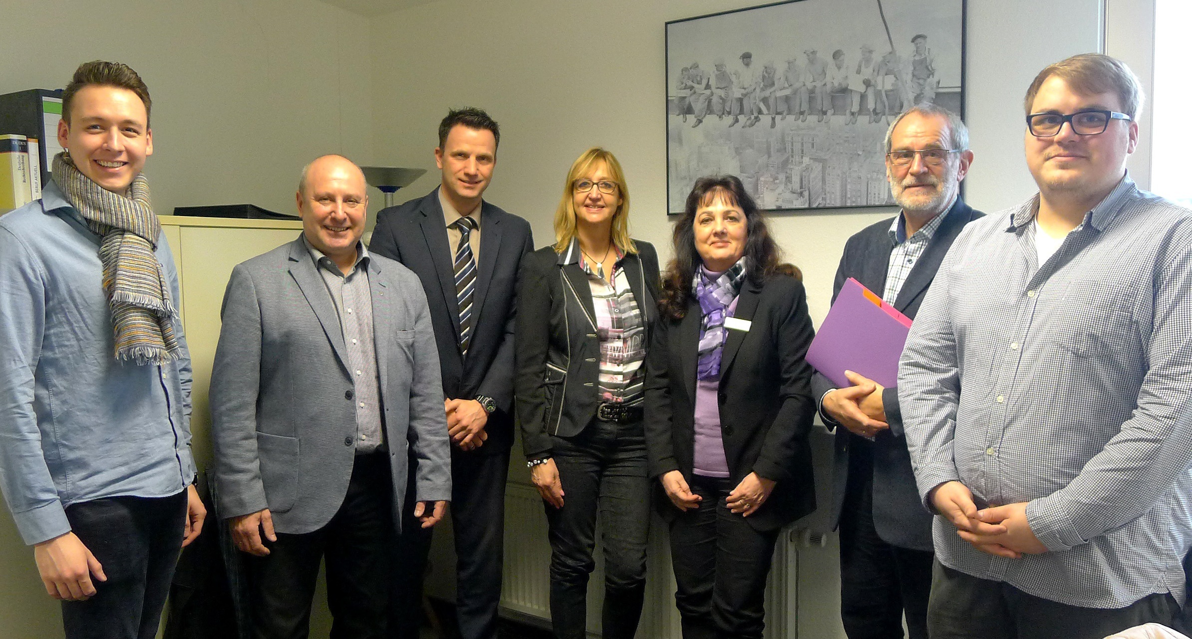 Nils Beyer (Vorsitzender der Jusos Bottrop), Michael Gerdes (SPD-Bundestagsabgeordneter), Thorsten Bräuninger (Leiter des Jobcenters Bottrop), Mechthild Thormann (Leiterin Team U25, Jobcenter Bottrop), Edith Holl (Agentur für Arbeit), Wolfgang Wuwer (Stadtverwaltung, Fachbereich Schule und Beruf), Hendrik Gansohr (stellvertretender Vorsitzender Jusos Bottrop) (v.l.n.r.)
