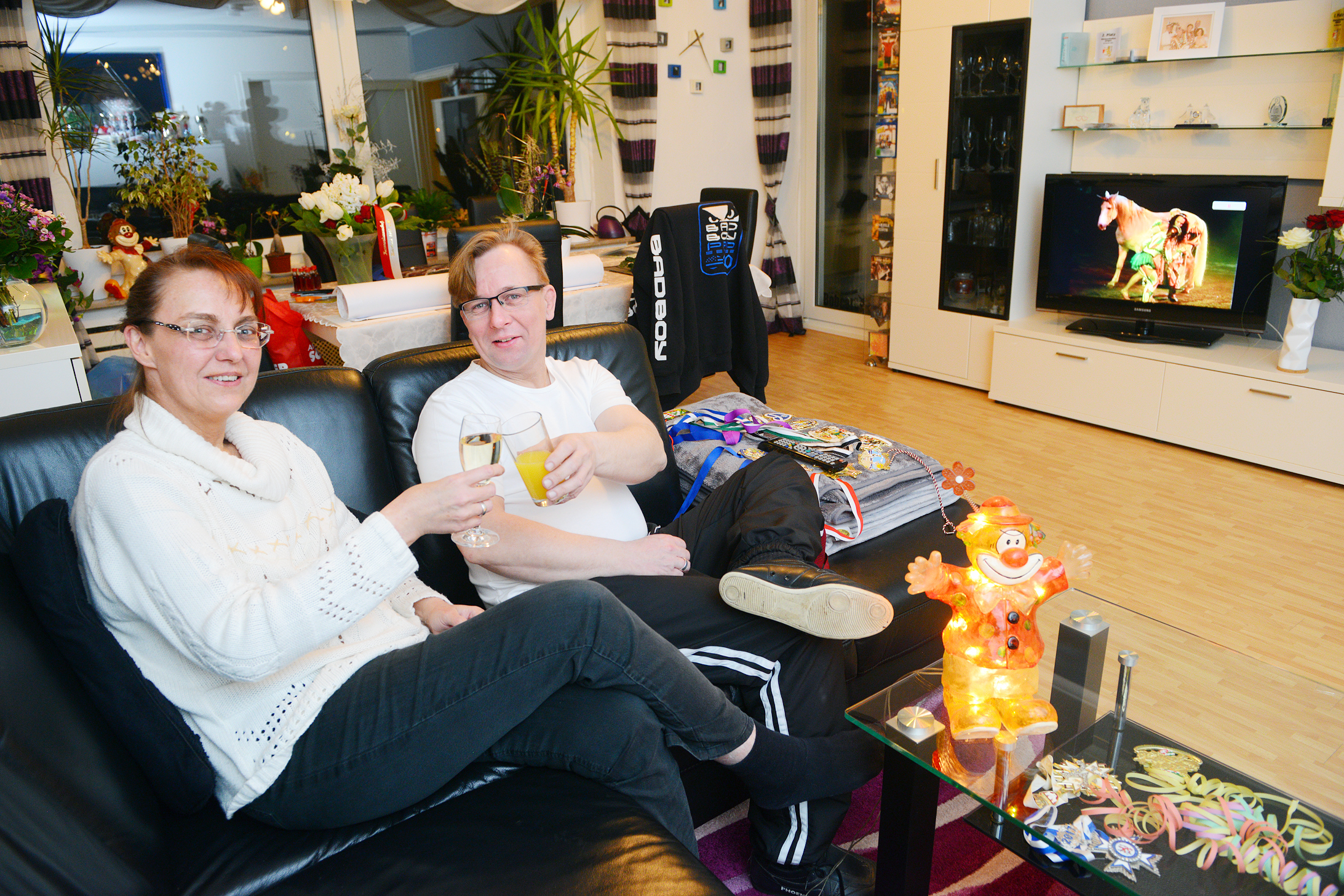 Auf viele weitere schöne Momente in der Session! Zeit, um auf dem Sofa zu entspannen, finden Prinz Hildanus Sven I. und Prinzessin Hildania Petra II. derzeit eher selten.