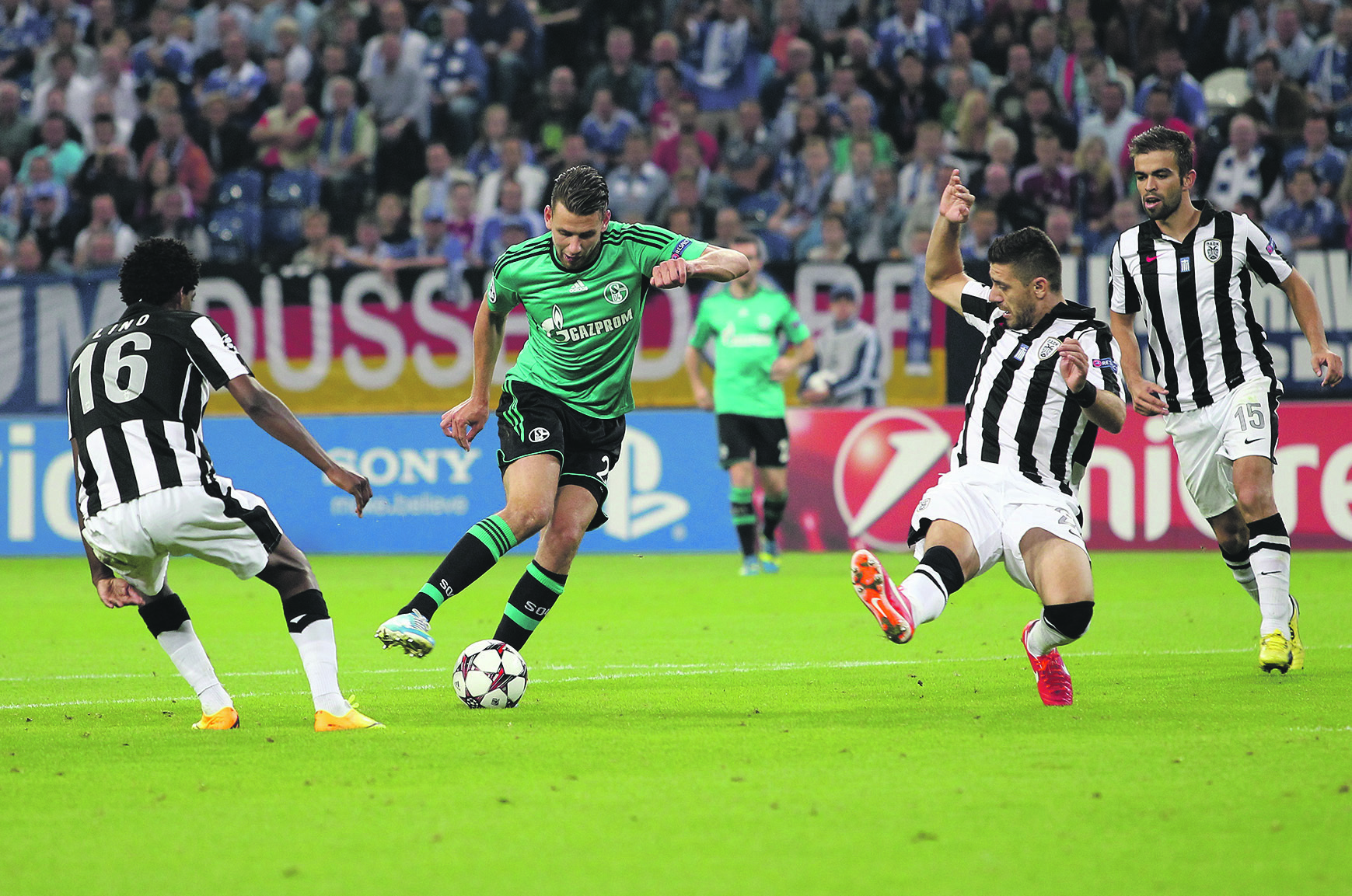 Im August 2013 war Saloniki zuletzt Gast auf Schalke - auch damals gab es unschöne Szenen. Archivfoto: Gerd Kaemper