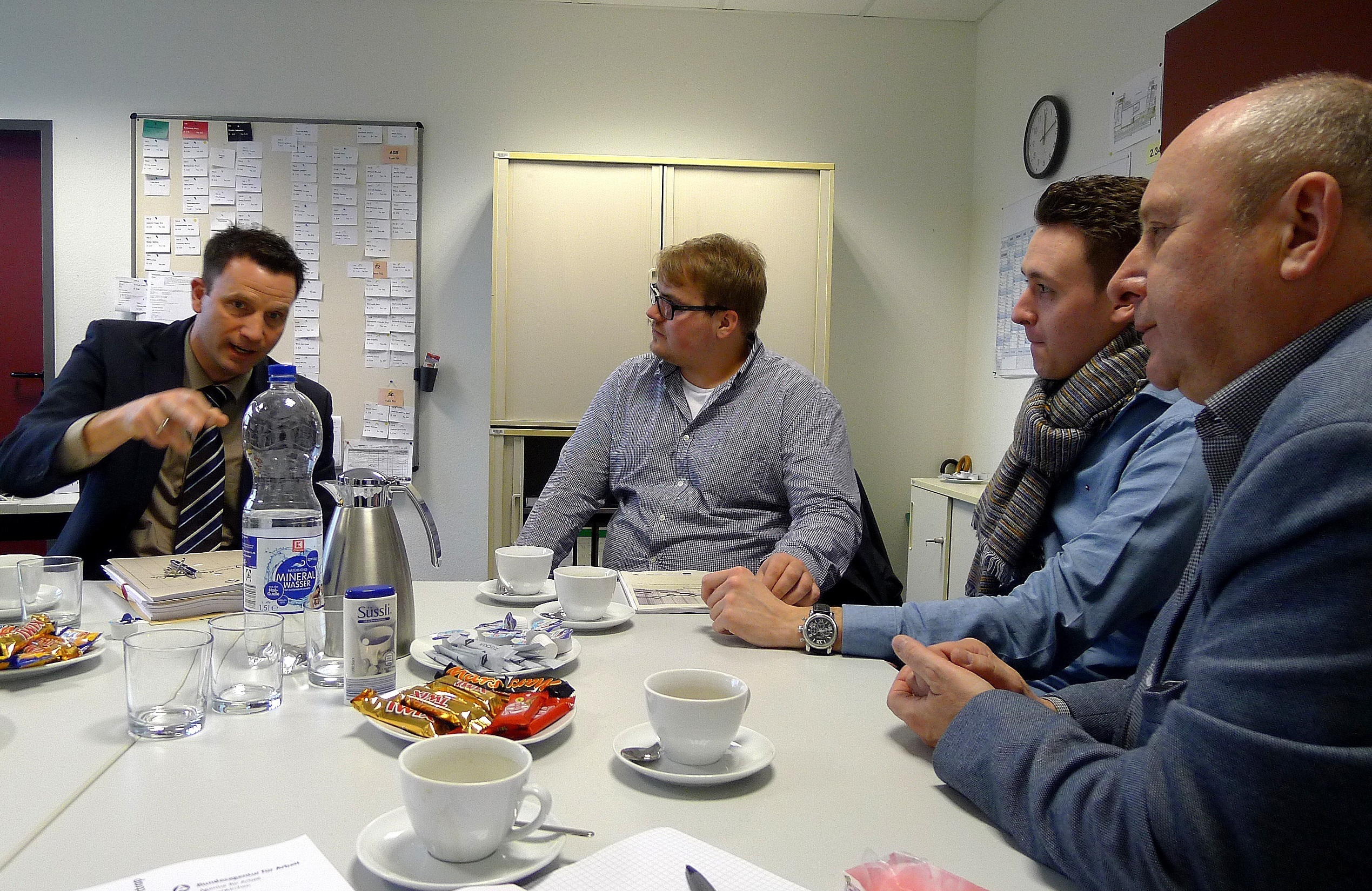 Thorsten Bräuninger im Gespräch mit Hendrik Gansohr, Nils Beyer und Michael Gerdes (v.l.n.r.)