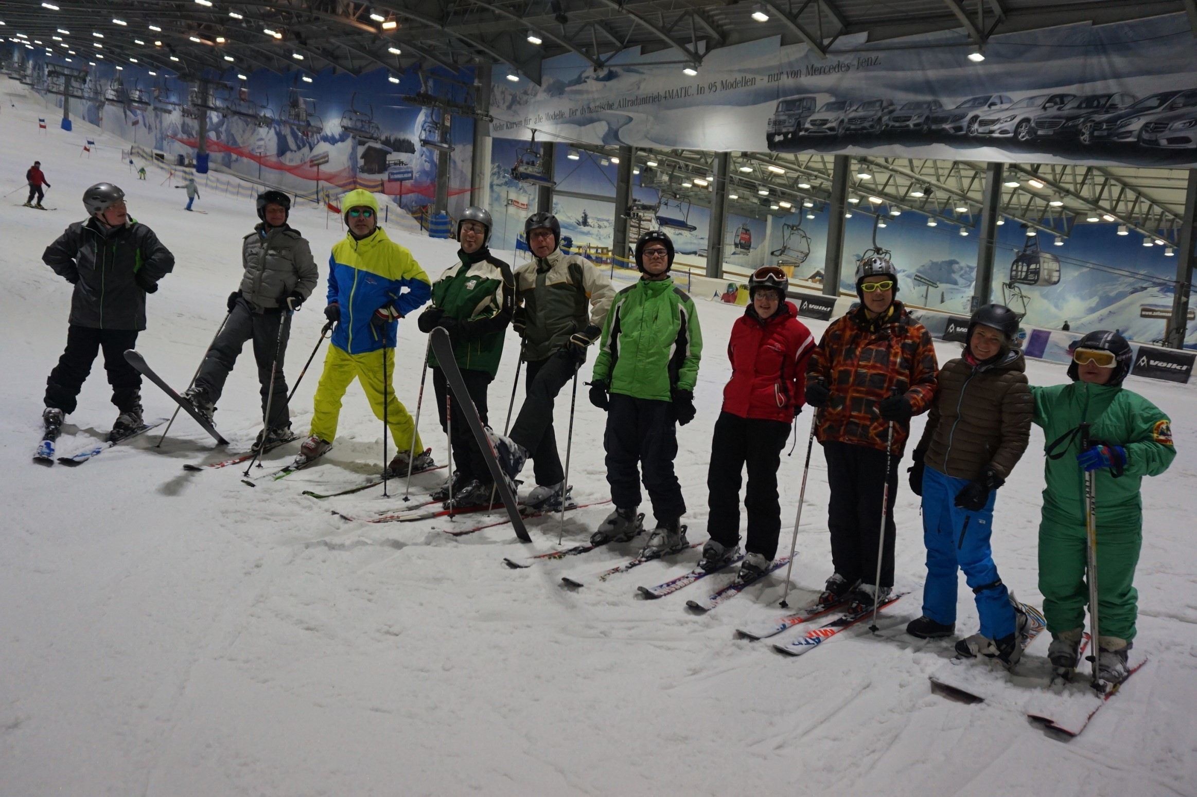 Die Ski Alpin-Athleten der Lebenshilfe-Sportabteilung beim Training in der Neusser Skihalle.