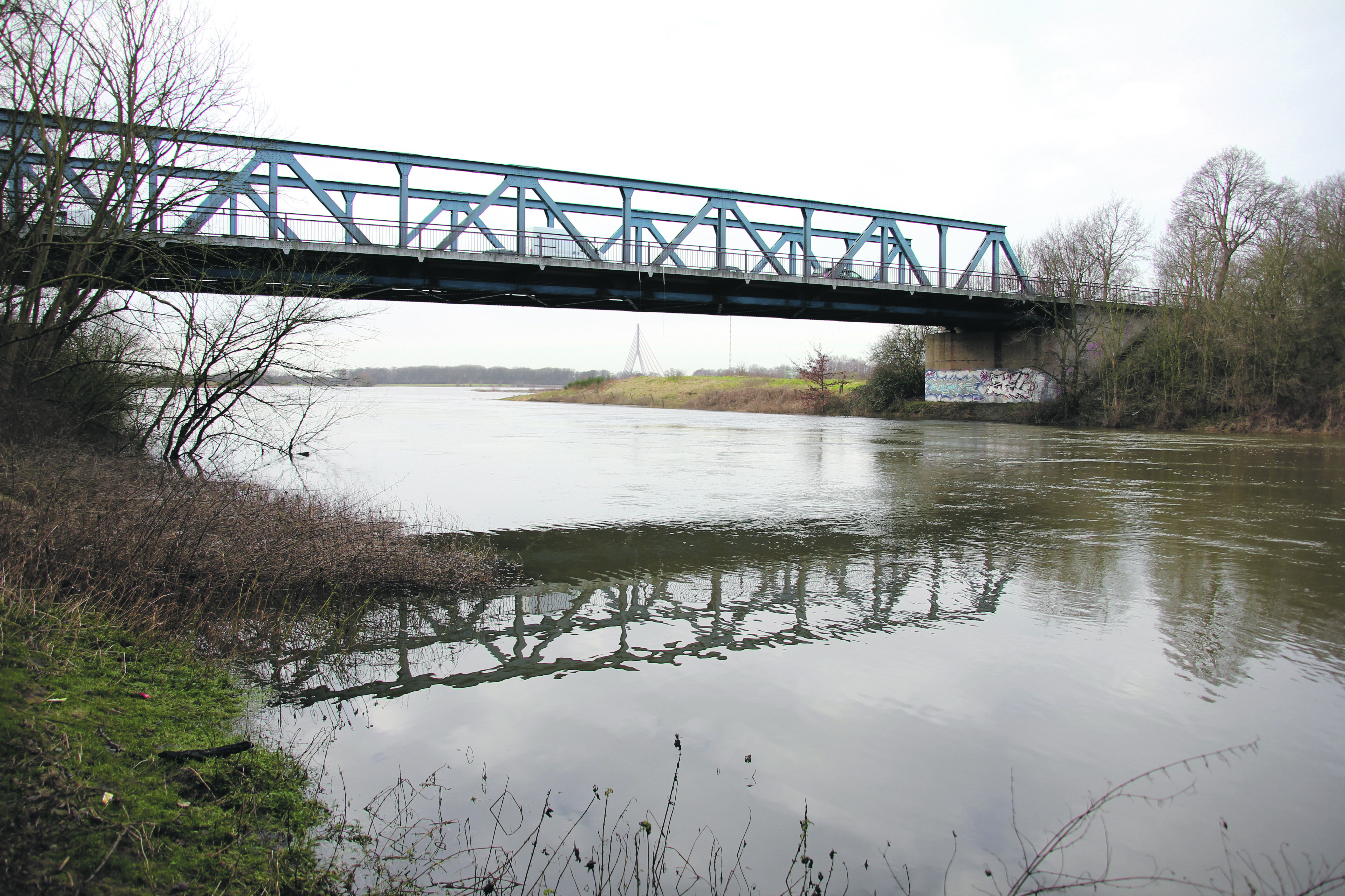 Nach monatelangem Niedrigwasser in der Region ist die Lippe seit gestern stark angeschwollen. Foto: Archiv