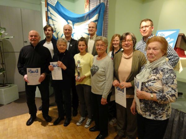 Die anwesenden Jubilare bei der Jahreshauptversammlung der DJK Ewaldi