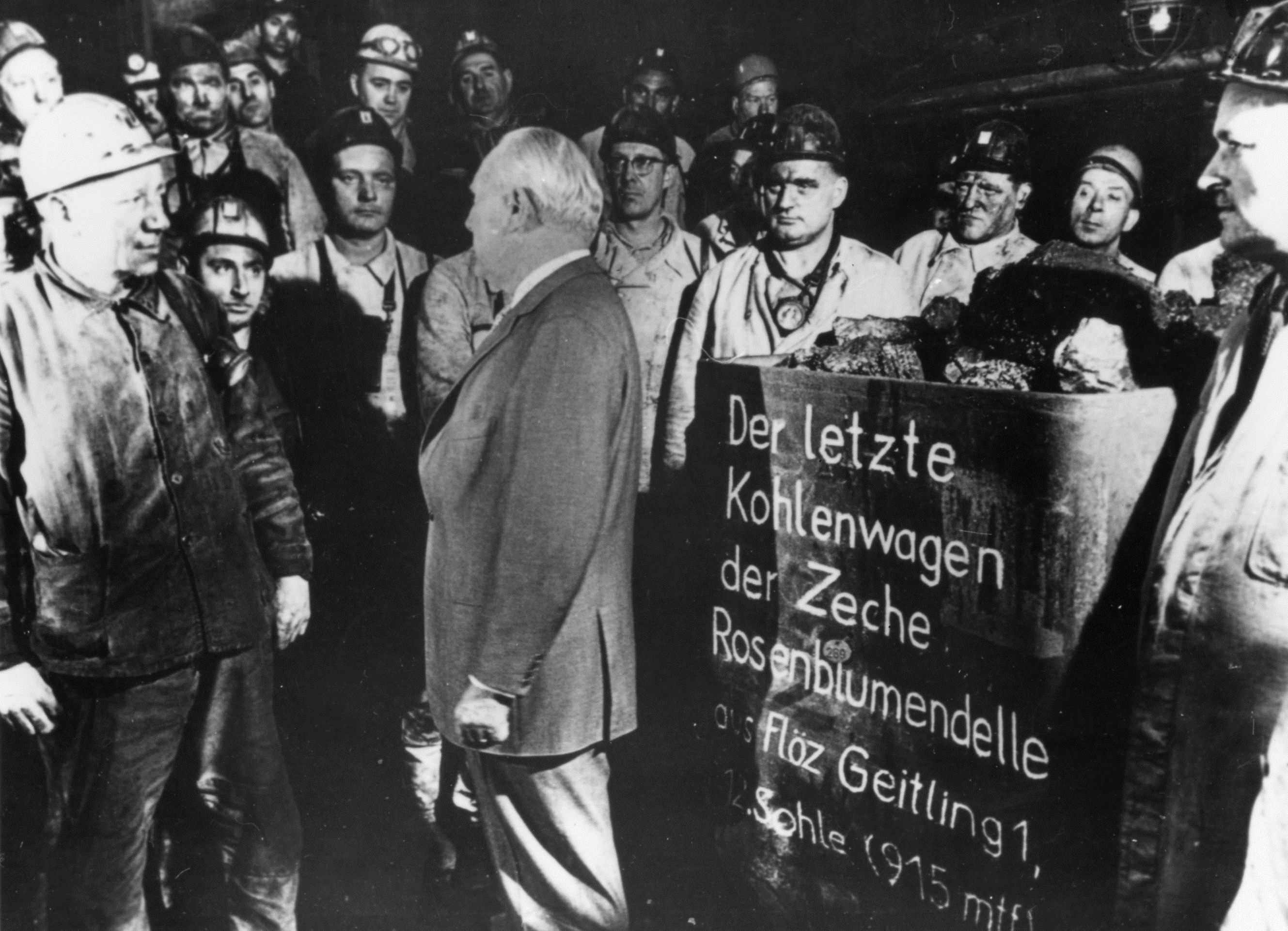 Das war’s — die letzte Schicht auf der Zeche Rosenblumendelle im Jahr 1966.