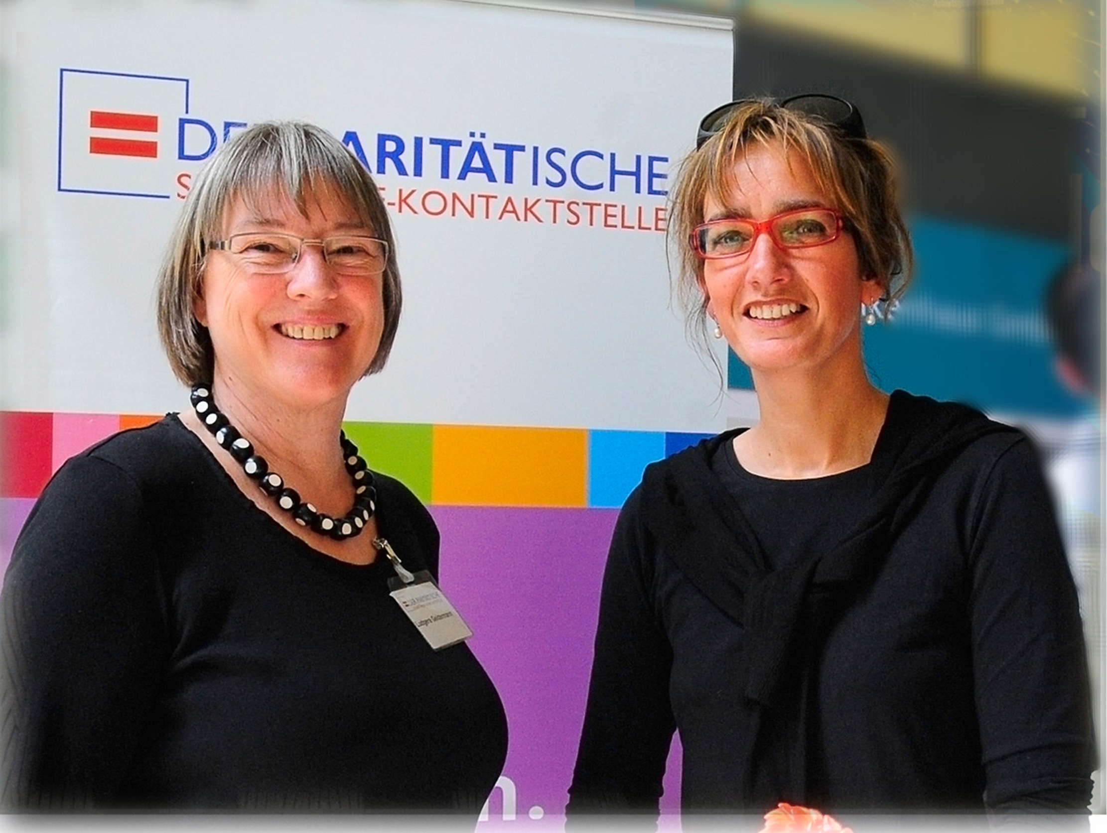 Ludgera Geldermann (links) und Sandra Tinnefeld knüpfen die Fäden vom Verband zu den Selbsthilfegruppen.