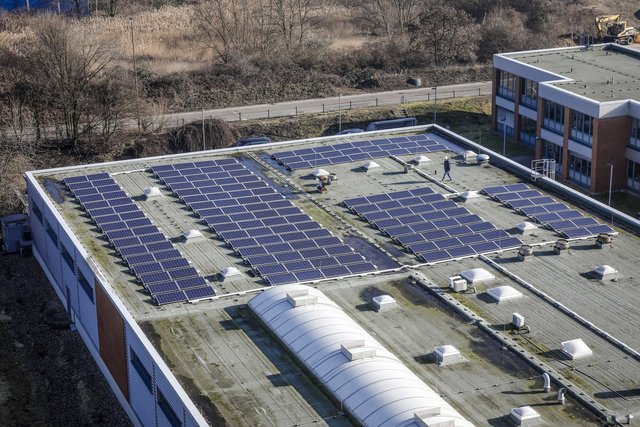 Um von äußerer Energie unabhängig zu werden, hat das Klärwerk unter anderem neue Solarzellen bekommen. Foto: EGLV