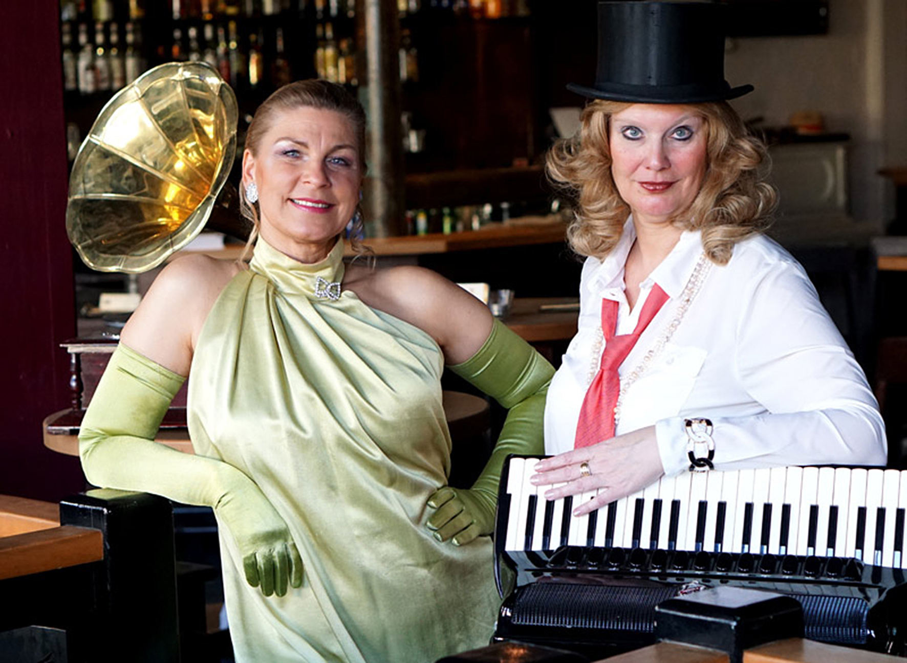 Mit unerhört wandlungsfähigem Mezzosopran widmet sich die Sängerin Andrea Rieche den frechen Songs dieser so ungemein lebendigen Zeit. Foto: Veranstalter