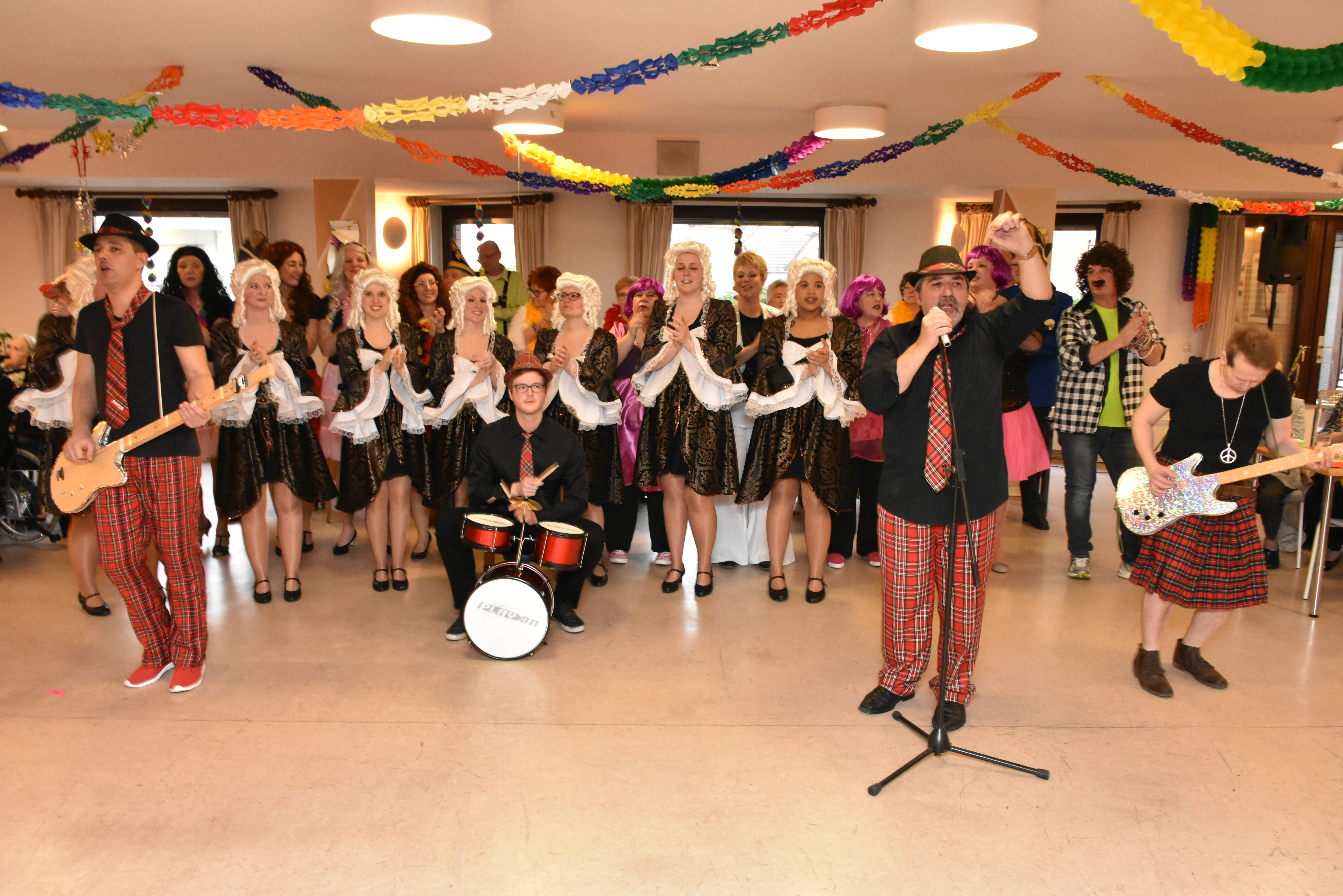 Karneval im Kloster Emmaus. Die Frintroper Schelme sorgten für gute Unterhaltung bei den Senioren.