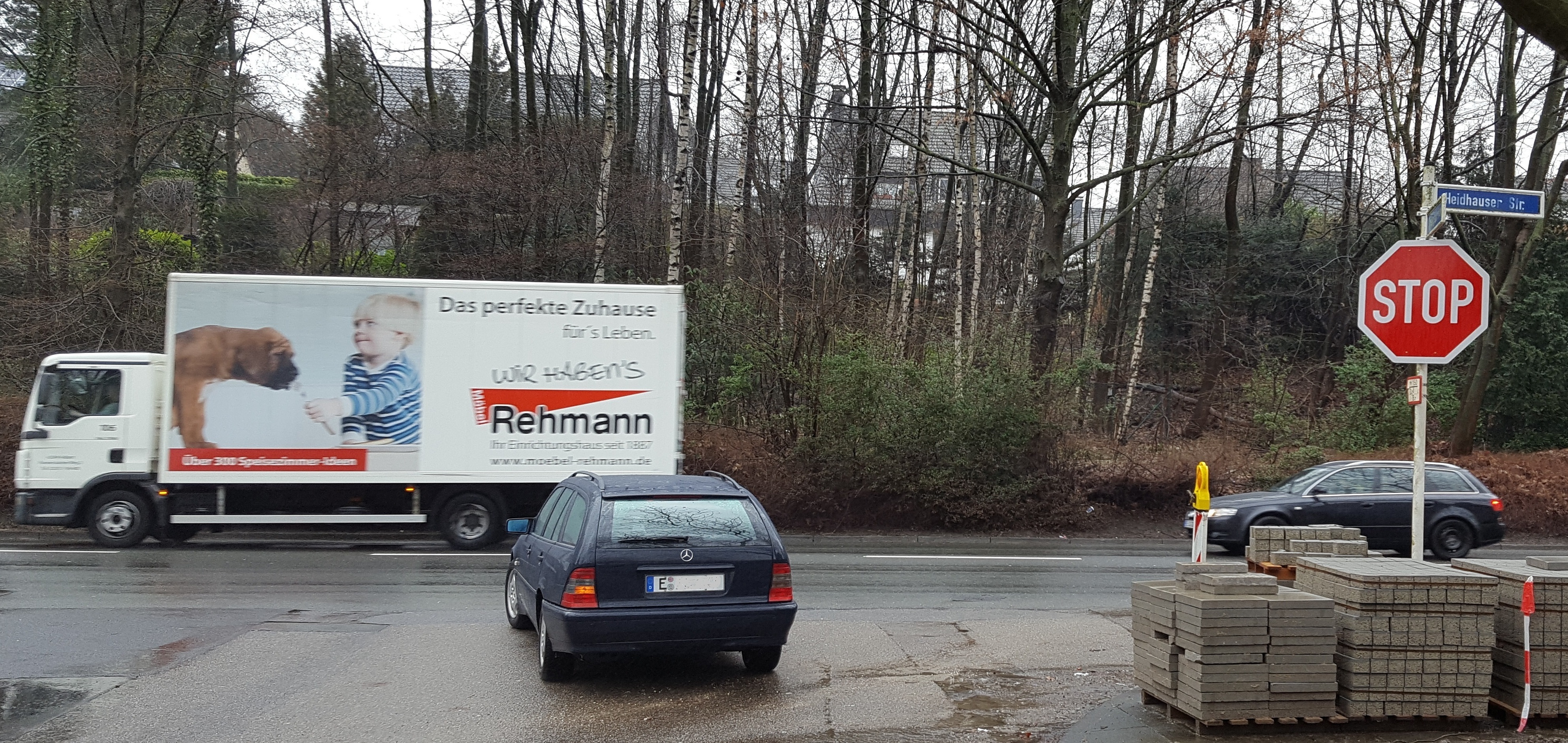 Die Ausfahrt auf die Heidhauser Straße ist schwierig.
Foto: Henschke