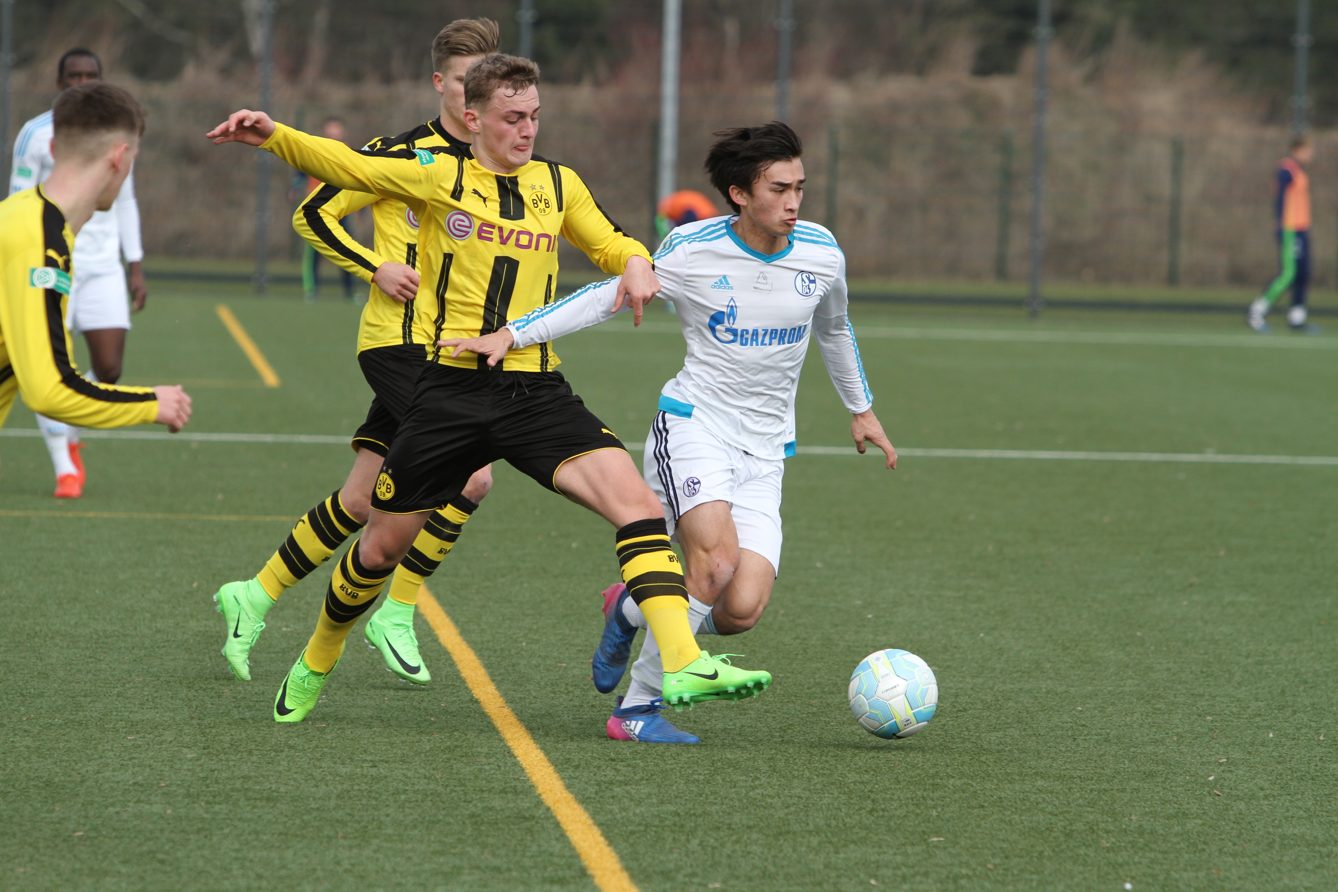 Jacob Bruun Larsen herausragender Spieler auf Seiten der Dortmunder Borussia erzielte beide Treffer zum BVB Sieg. U19 BVB vs. Schalke 04 2:0 (1:0)