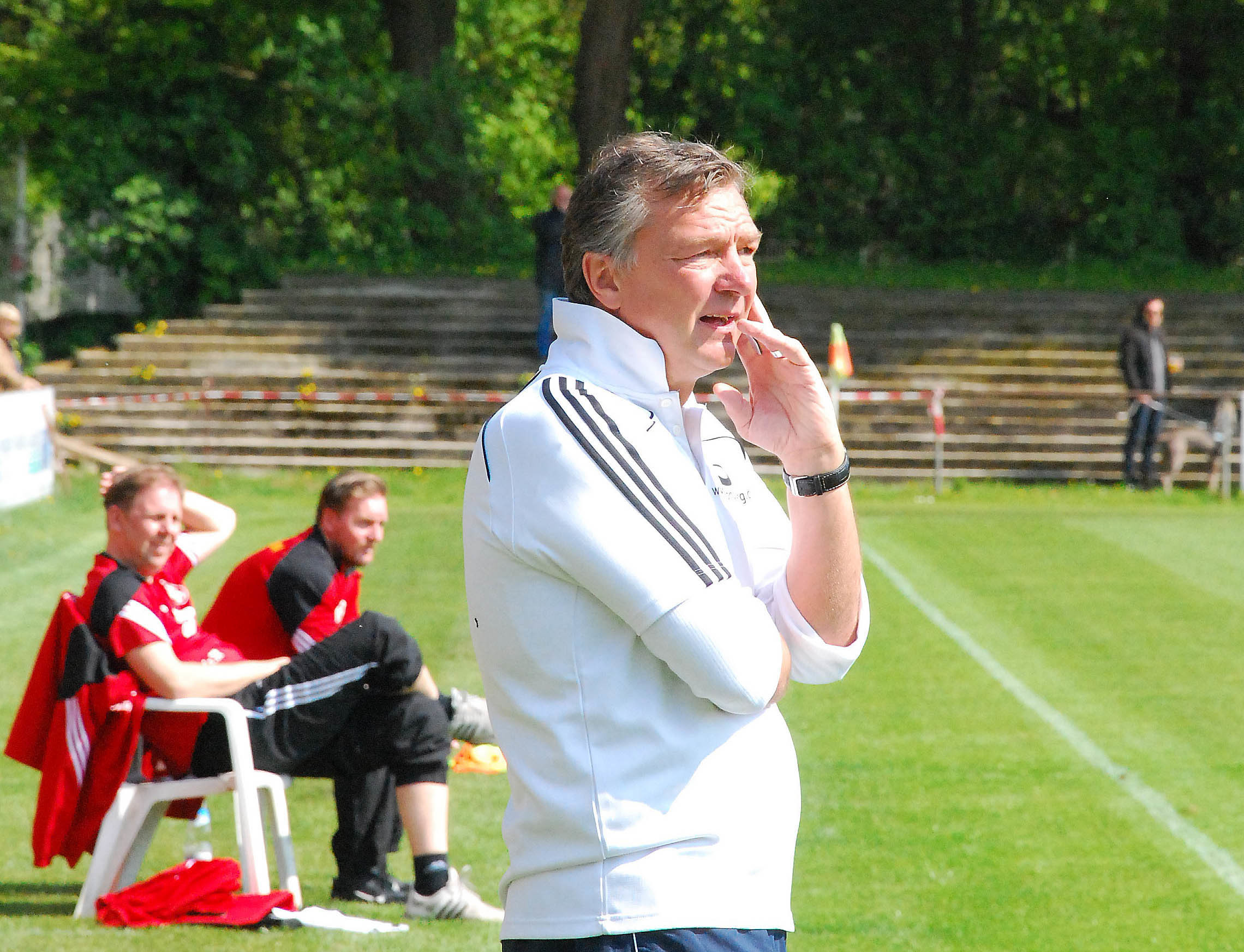 08-Trainer Jürgen Meier testet am Sonntag mit seinem Team in Schwerin. FOTO: Peter Mohr