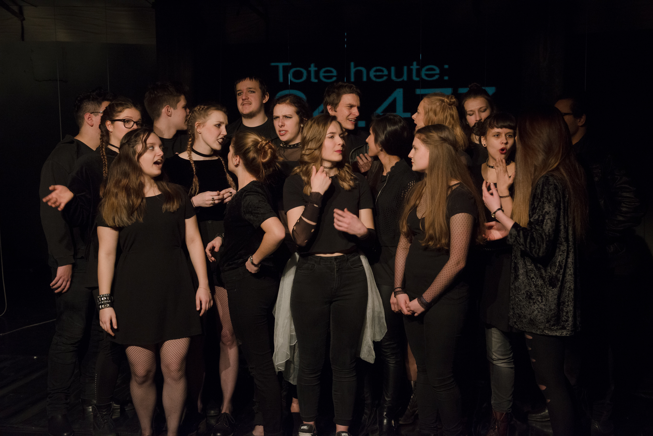 Das junge Ensemble begeistert das Publikum im Theater Unten.