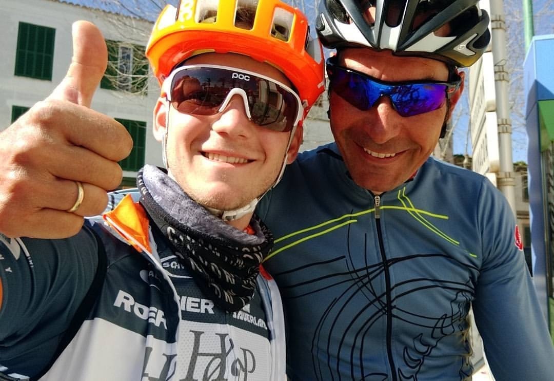 „Ete“ Zabel (r.) freut sich mit Felix über seinen Weltranglistenplatz.