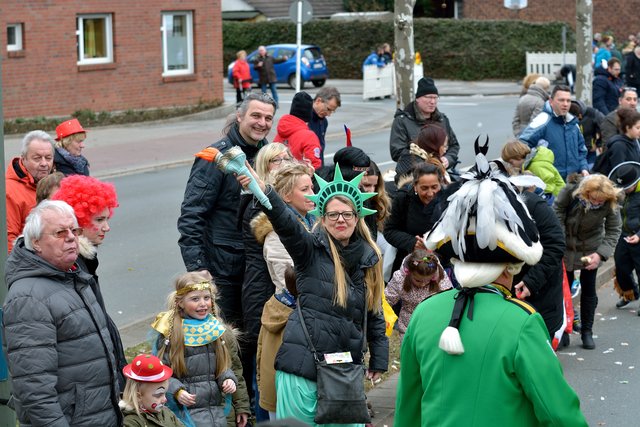 Der Rosenmontagsumzug 2017 in Gelsenkirchen-Erle. Foto Kurt Gritzan