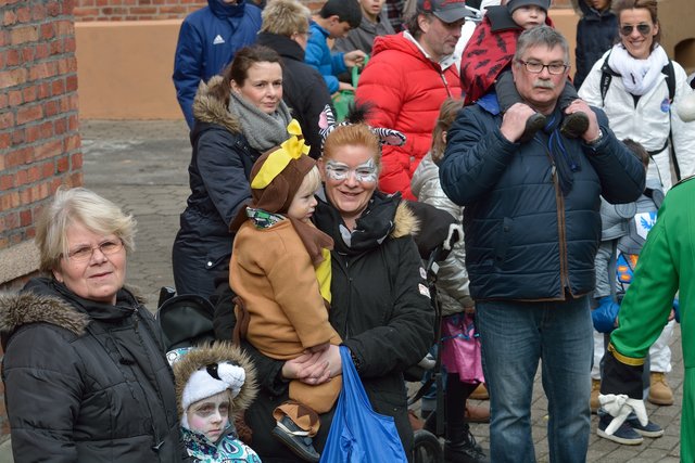Der Rosenmontagsumzug 2017 in Gelsenkirchen-Erle. Foto Kurt Gritzan