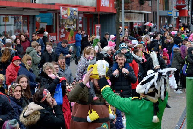 Der Rosenmontagsumzug 2017 in Gelsenkirchen-Erle. Foto Kurt Gritzan