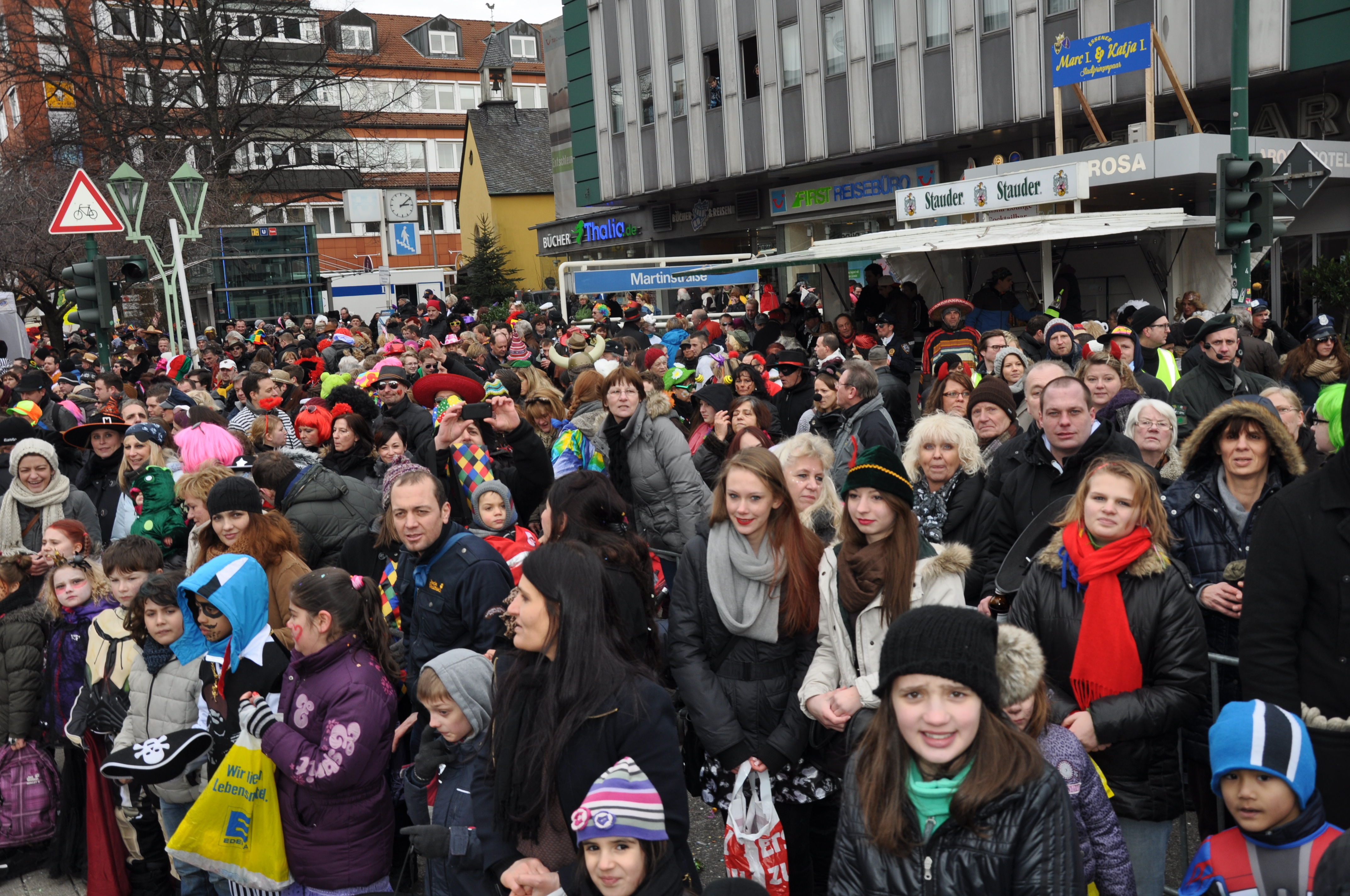 Ab 13.11 Uhr zieht der Rosenmontagsszug in Richtung City.