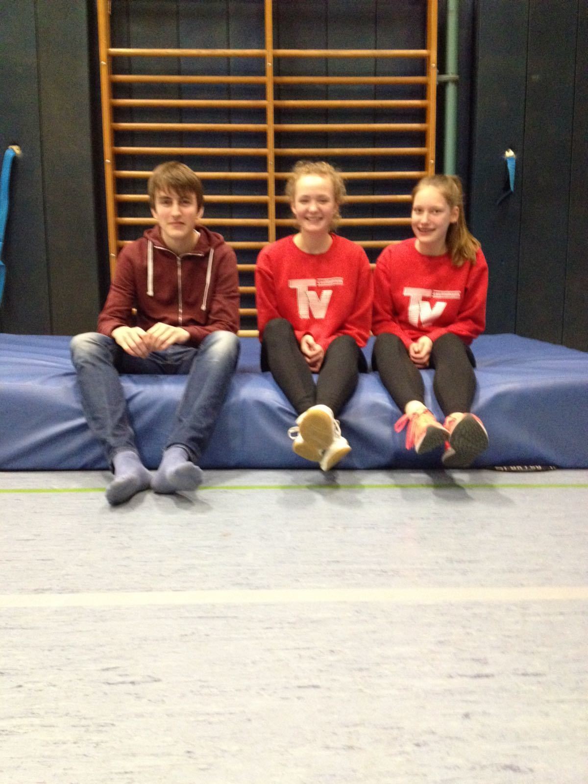 Die Hochsprung-Gruppe: (v.l.) Benedikt Stefan, Lilly Holtze und Marie Woldt (ohne Lea Laux).