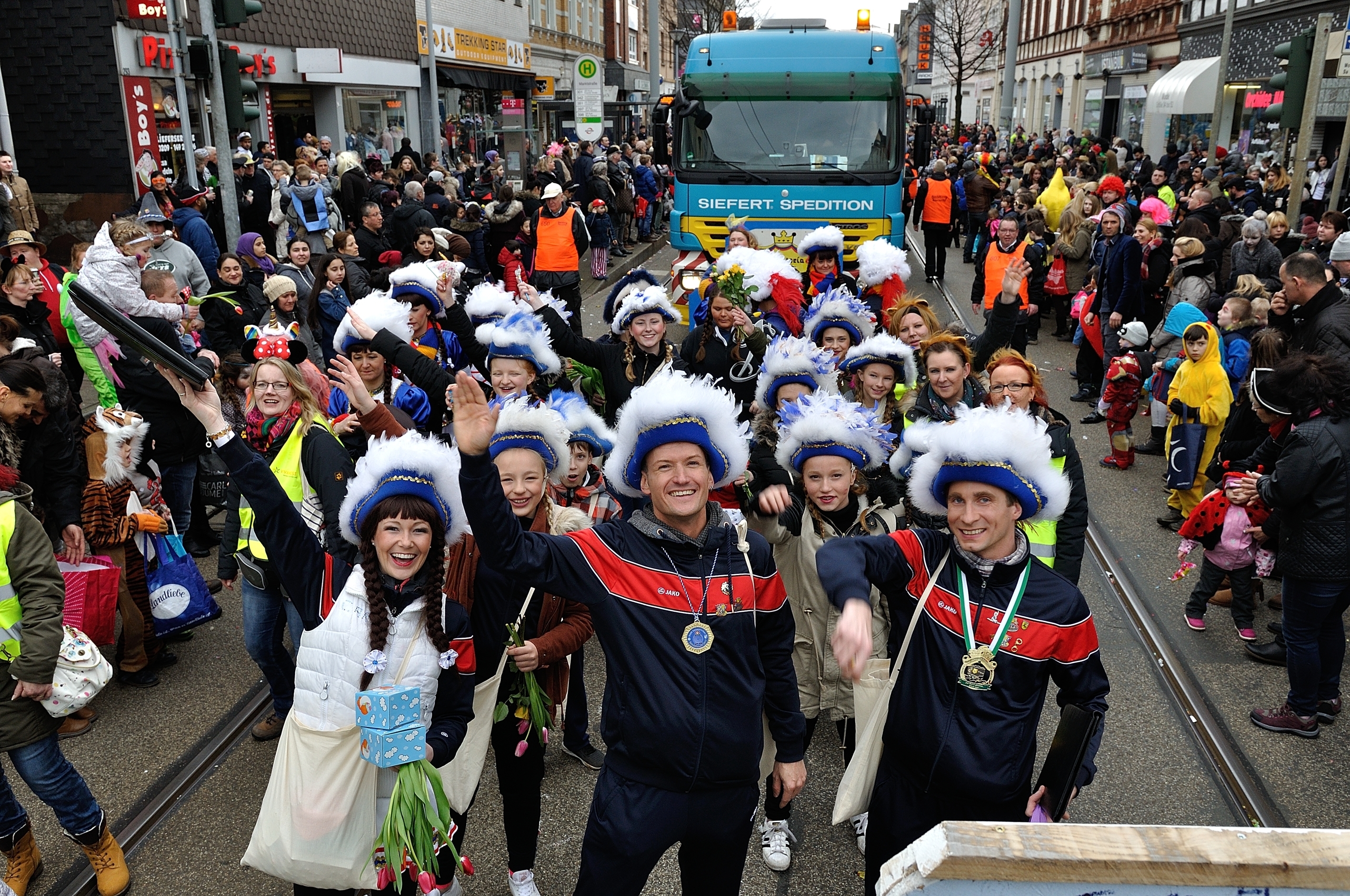 Der Rosenmontagsumzug 2017 in Gelsenkirchen-Erle. Foto Kurt Gritzan