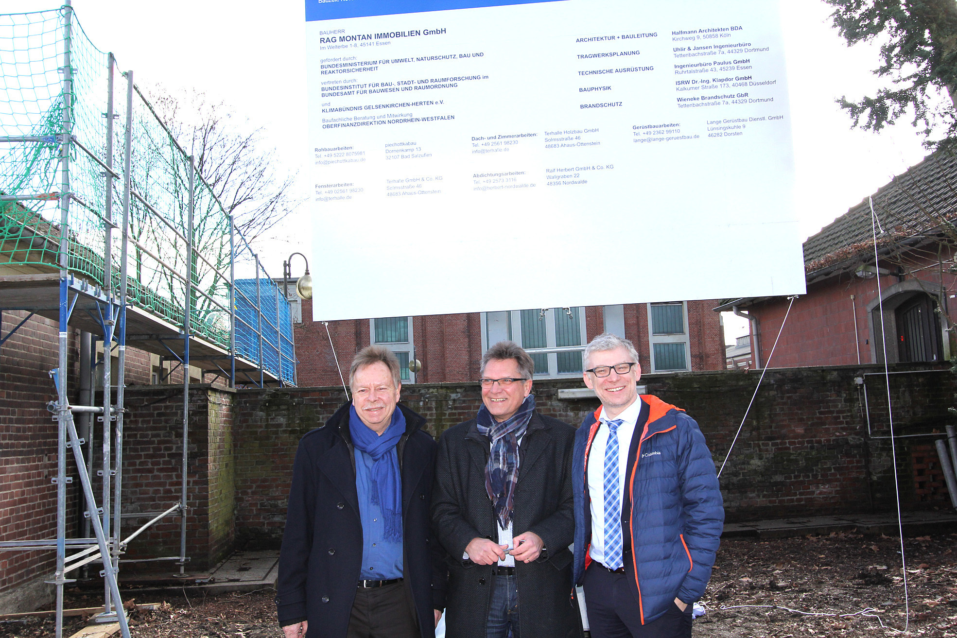 Trafen sich zum Startschuss der Umbaumaßnahme auf Westerholt: (v.l.) Volker Lindner, Stadtbaurat Herten, Bernd Lohse, Projektleiter RAG Montan Immobilien, und Martin Harter, Stadtbaurat Gelsenkirchen.