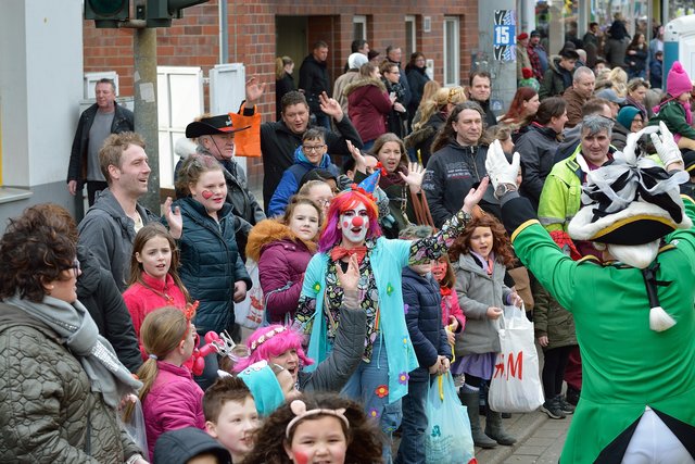 Der Rosenmontagsumzug 2017 in Gelsenkirchen-Erle. Foto Kurt Gritzan