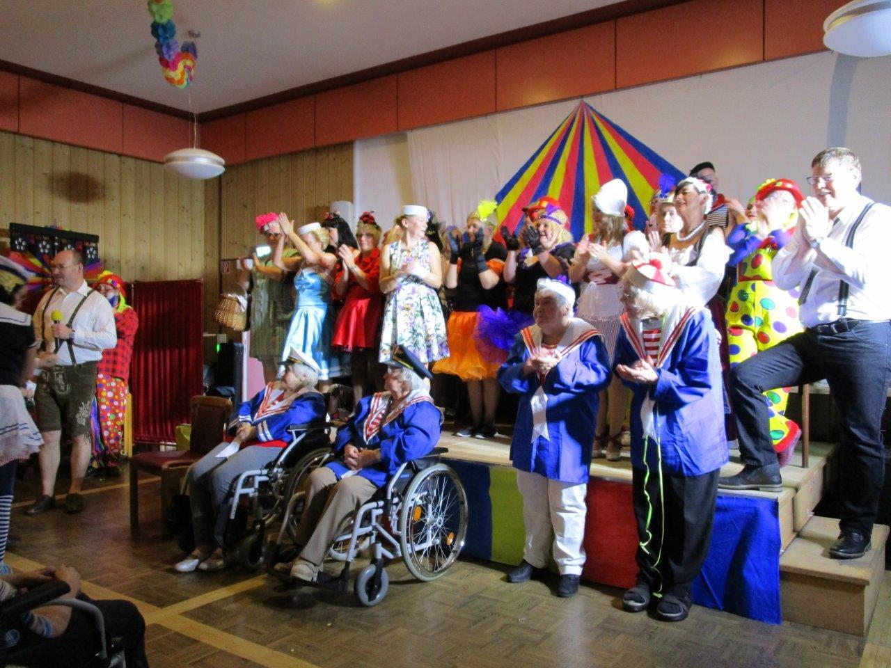 Ein abwechslungsreiches Programm sorgte bei den Bewohnern des Marienfried Hauses für tolle Stimmung bei der diesjährigen Karnevalsfeier.