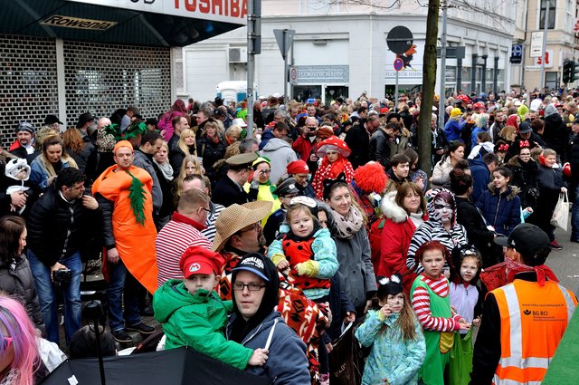 Der Rosenmontagsumzug 2017 in Gelsenkirchen-Erle. Foto Kurt Gritzan