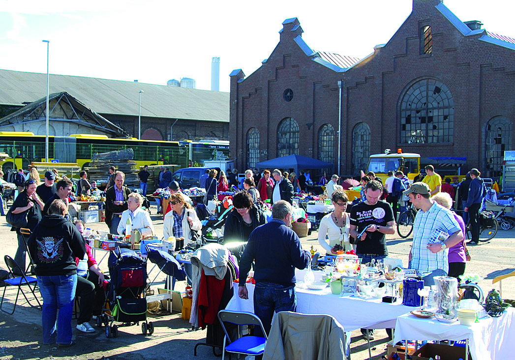 Zum ersten Trödelmarkt der Saison treffen sich Käufer und Verkäufer am Samstag in und an der alten Dreherei.