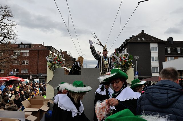 Der Rosenmontagsumzug 2017 in Gelsenkirchen-Erle. Foto Kurt Gritzan