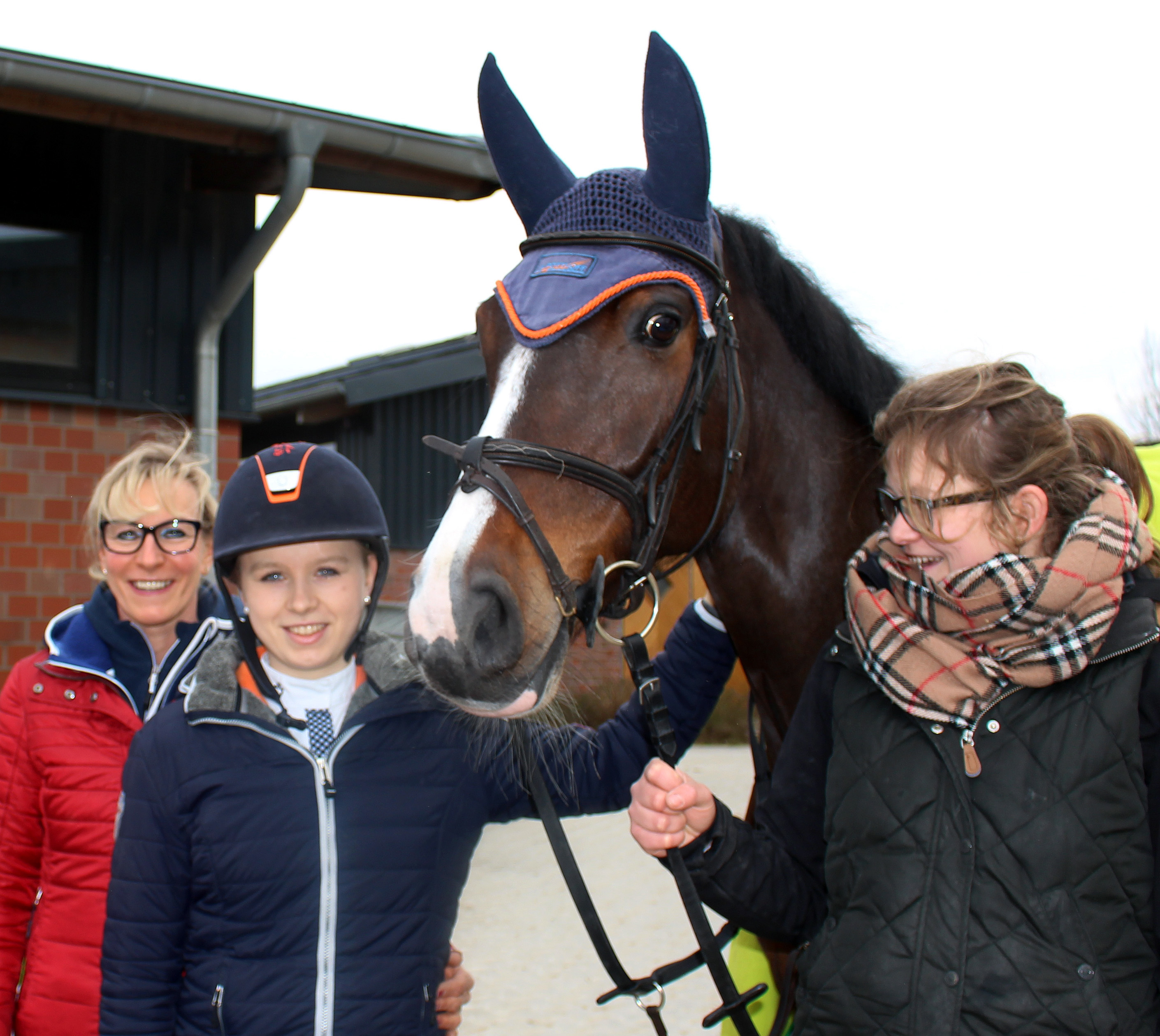 Barbara Potthoff, Alina-Noel Potthoff mit „Crazy-Calisha“ vom RV Osterwick e.V. und Pia Göring