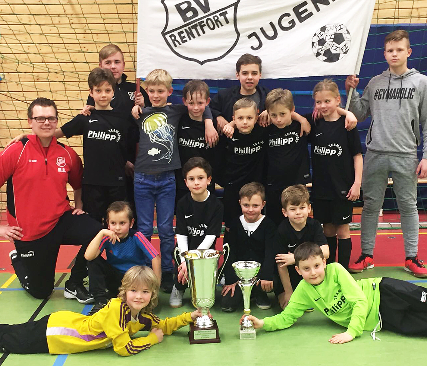 Mit vier Siegen aus vier Spielen und 11:0 Tore sicherten sich die F 1-Junioren des BV Rentfort ganz souverän den Hallenfußball-Stadtmeistertitel. Foto: BVR
