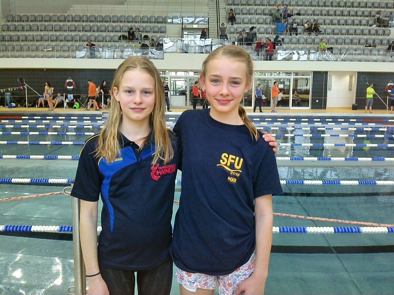Johanna Schönfelder und Maya Friederichs von den Schwimmfreunden Unna.