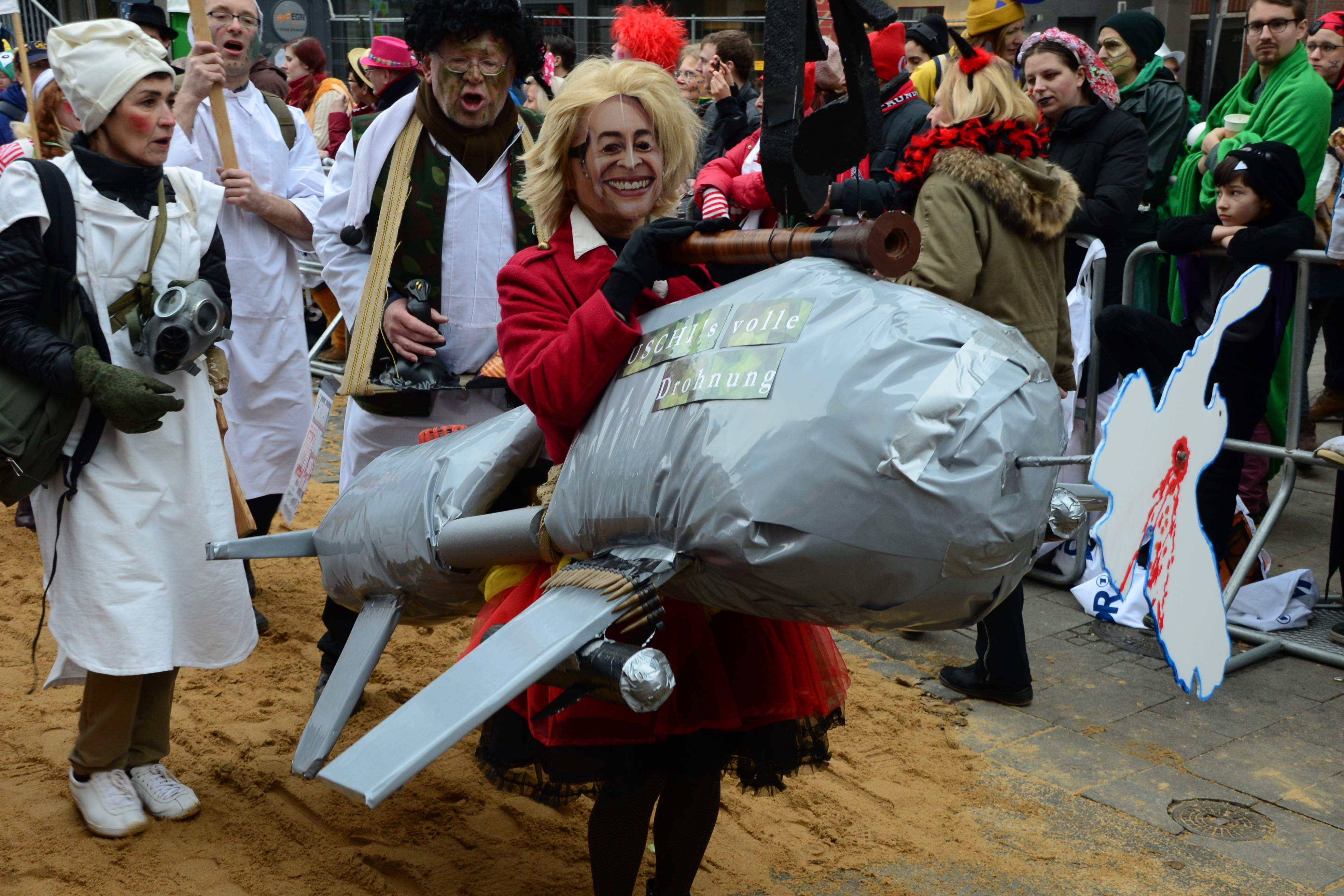 die Pappnasen-Rotschwarz am Kölner
Rosenmontag beim "Zoch vor dem Zoch"
