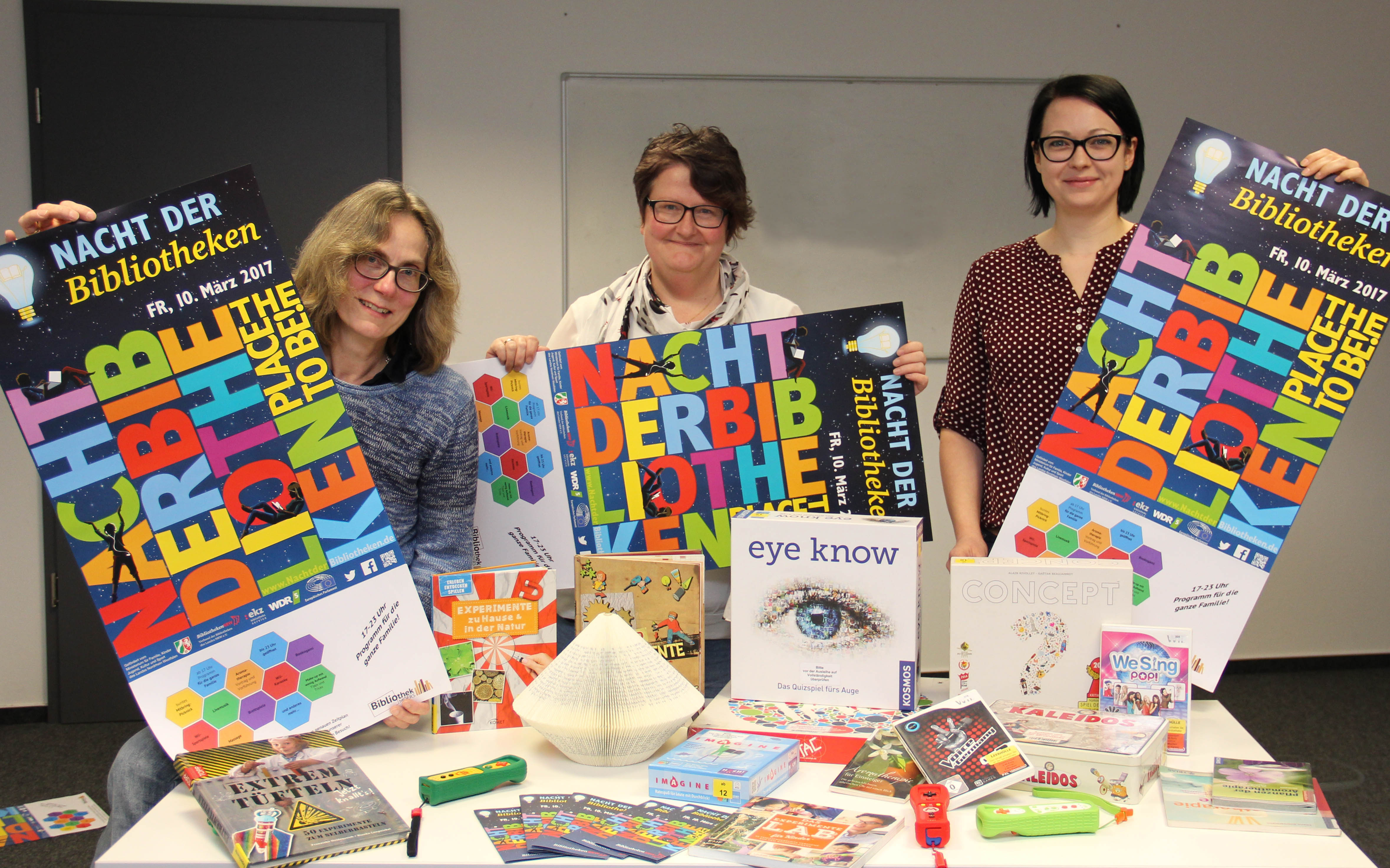 Auf die zahlreichen Besucher zur „Nacht der Bibliotheken“ freuen sich Ursula Friebel, Eva Schmelnik-Tommes und Barbara Kraayvanger (v.l.), die das abwechslungsreiche Programm zusammengestellt haben. Foto: pst