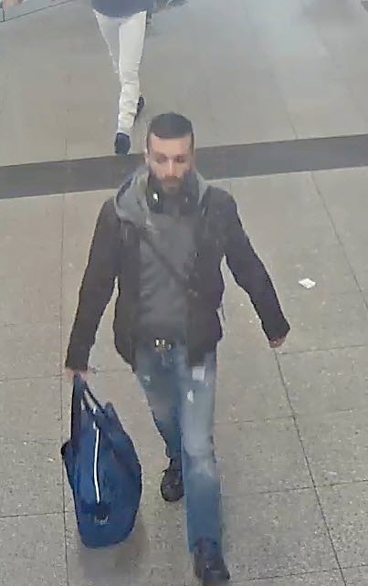 Auch dieser Gewalttäter wurde von der Überwachungskamera am Hauptbahnhof Essen aufgenommen.