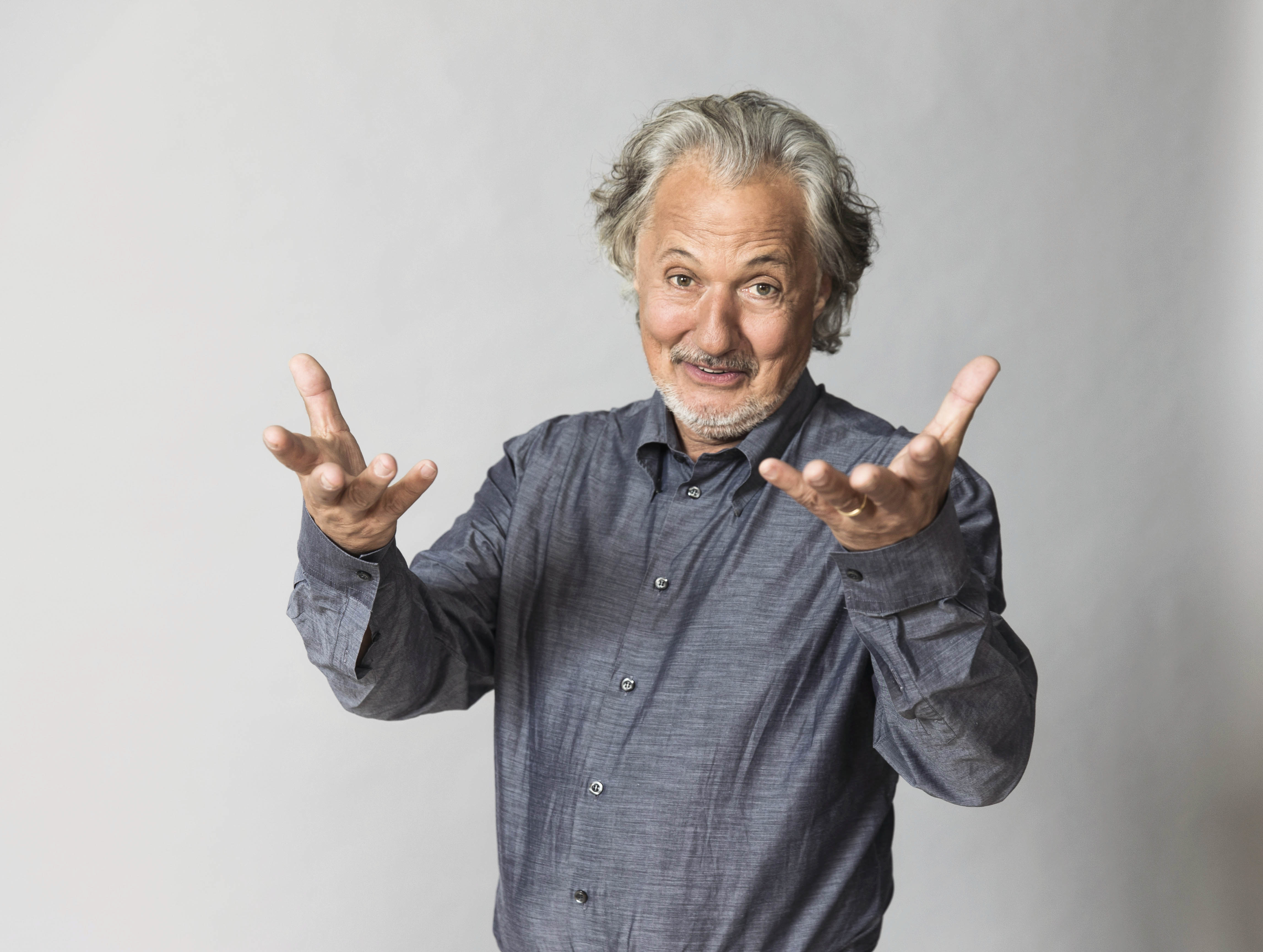 Konrad Beikircher (Foto) und Kai Magnus Sting sorgen für kalte Schauer. Foto: Tomas Rodriguez