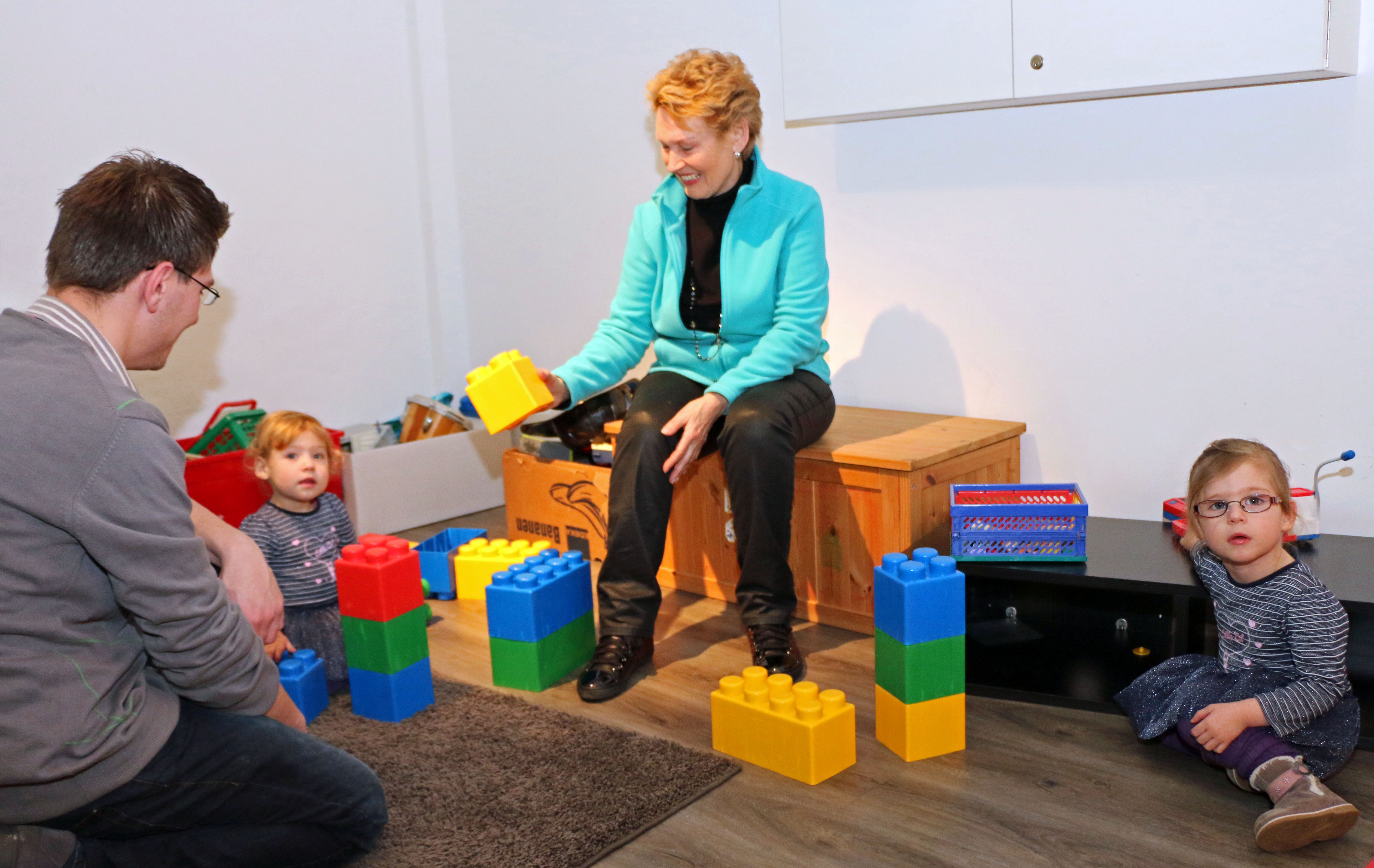 Christel Voß ist ganz in ihrem Element. Vater René Haase freut sich über die Entlastung. Foto: pst